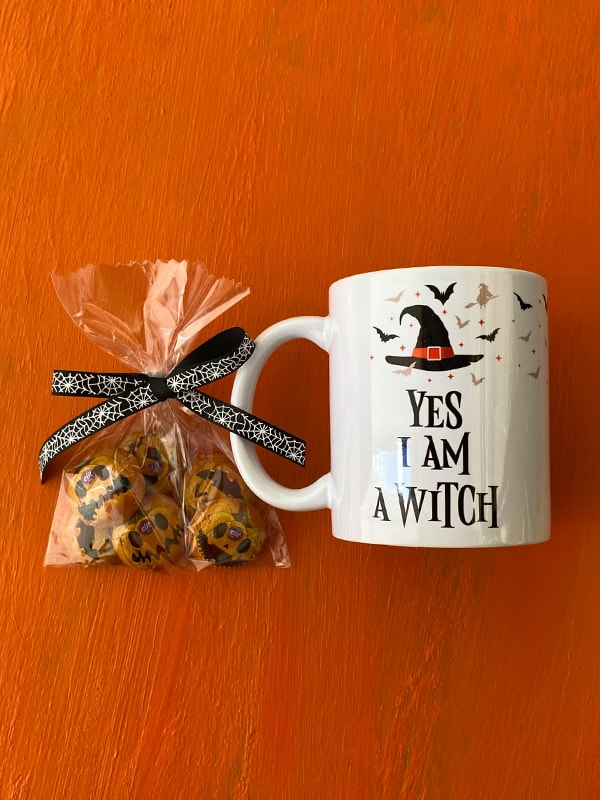 Kutuda Çikolatalı Halloween Kupası, Cadılar Bayramı Kupası, "I am a Witch", Ben Bir Cadıyım