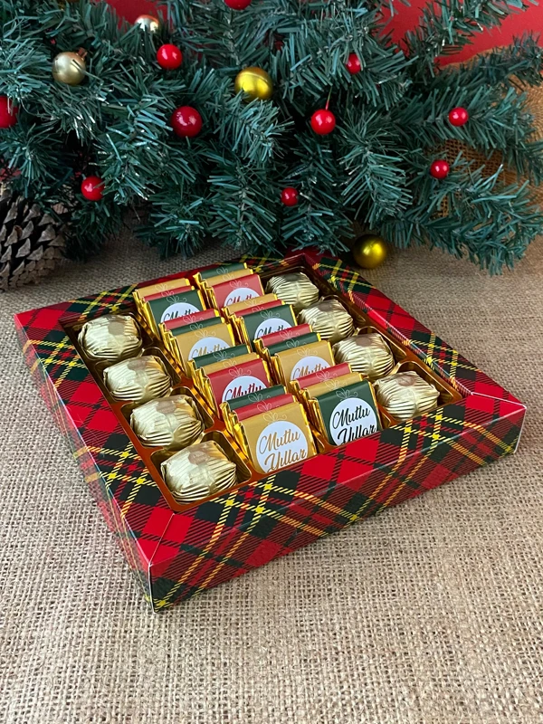 Yılbaşına Özel Ekoseli Kutuda Madlen ve Spesiyal Yılbaşı Çikolatası, Yeni Yıl Hediyesi