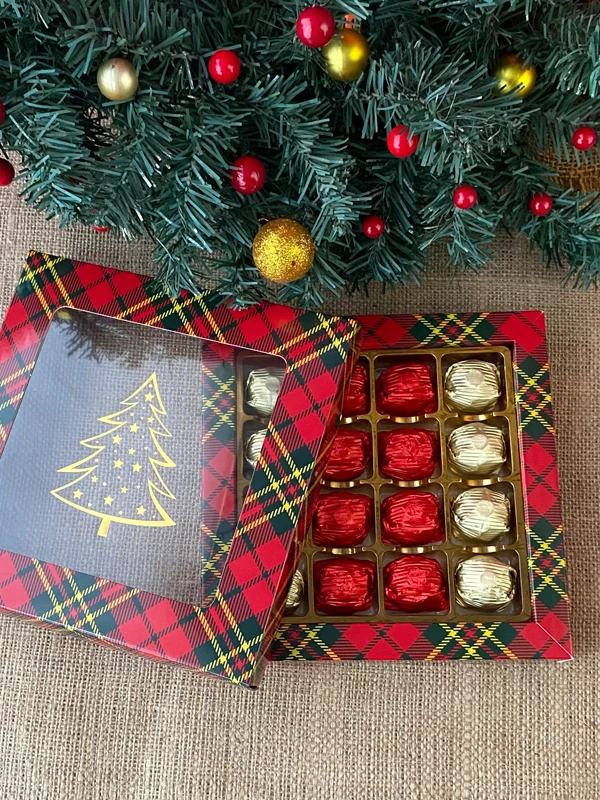 Yılbaşına Özel Ekoseli Kutuda Spesiyal Yılbaşı Çikolatası, Yeni Yıl Hediyesi