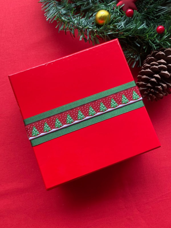 Çam Desenli Yılbaşı Seti, Yılbaşı Çorabı, Baston Şeker, Marsmallow, Melodi Çikolata, Yeşil Mum