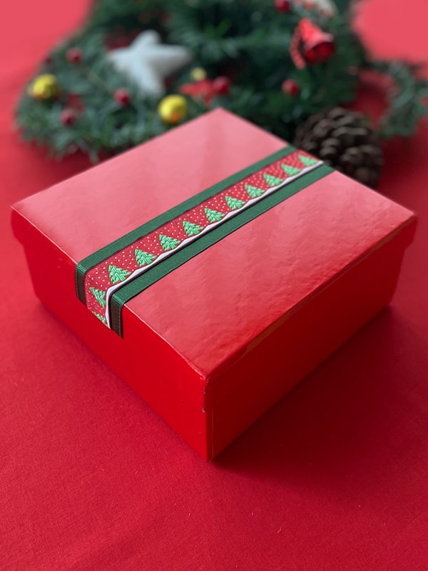 Çam Desenli Yılbaşı Seti, Yılbaşı Çorabı, Baston Şeker, Marsmallow, Melodi Çikolata, Yeşil Mum