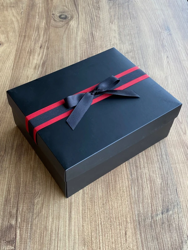 Erkek Öğretmenlere Özel İsme Özel Anahtarlıklı, Fincanlı ve Bileklikli Set, Öğretmenler Günü