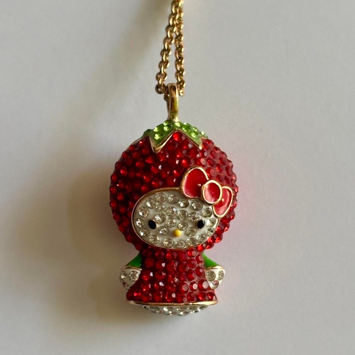 Hello Kitty Strawberry Kolye