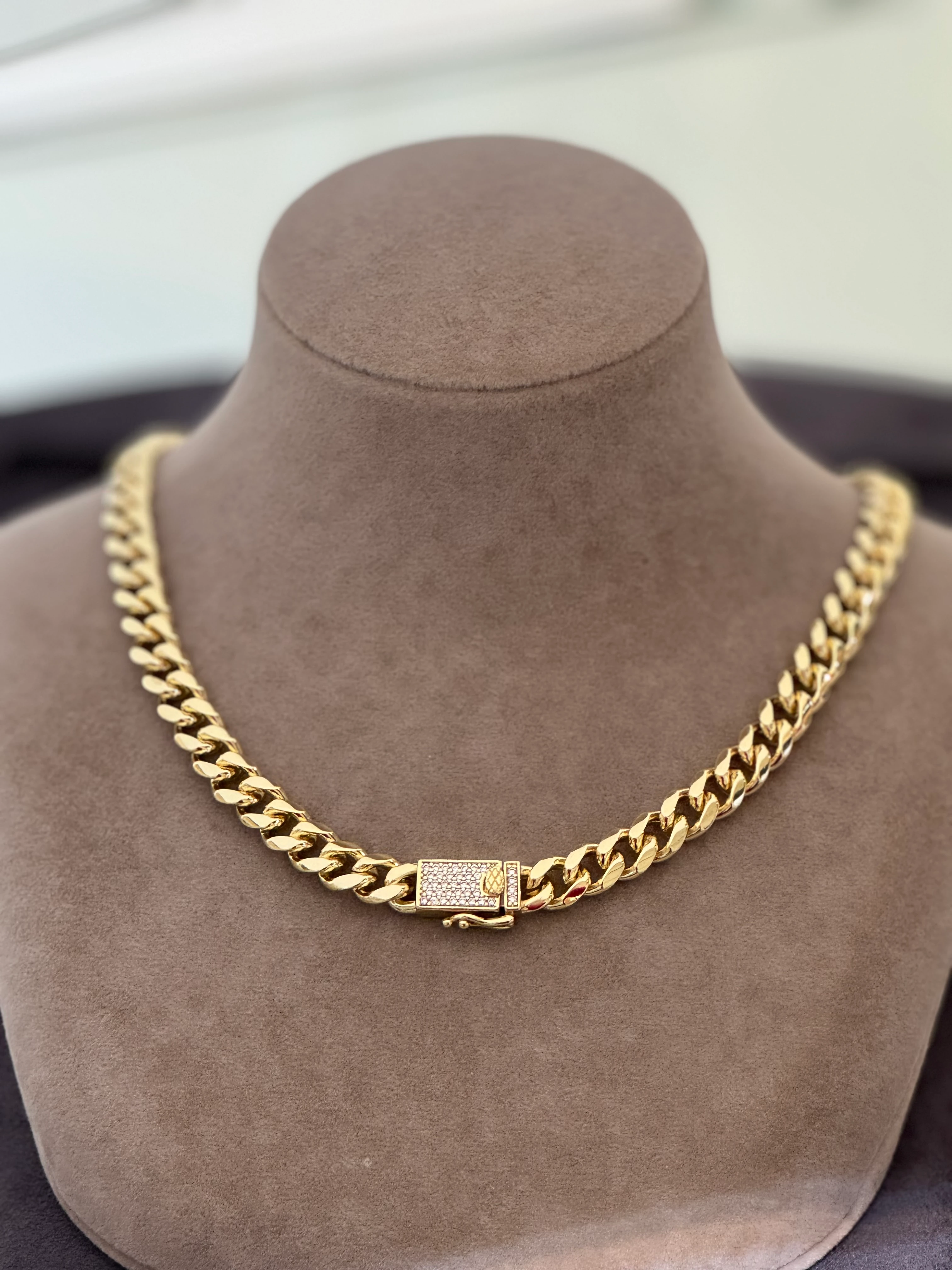 İnce Kilit Detay Gurmet Kolye