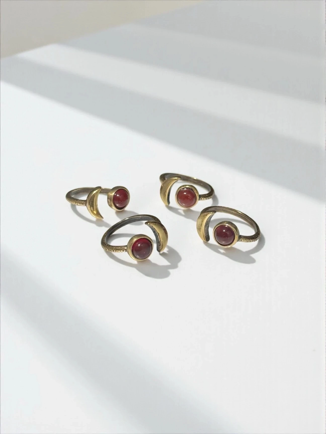 Yarım Ay Bakır Doğal Taşlı Yüzük Ayarlamalı 