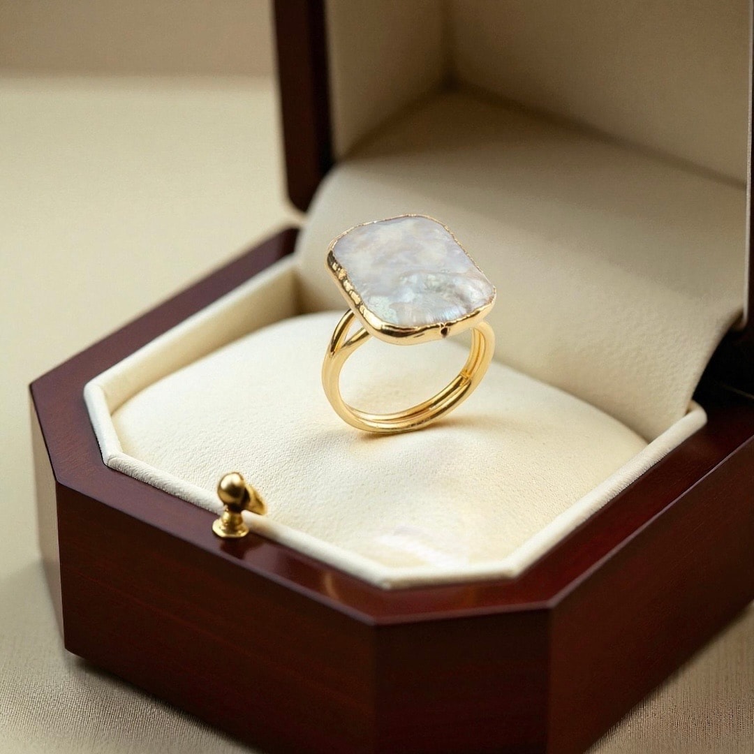 İnci Doğal Taş Kare Kesim Pirinç Üzeri Altın Kaplama Ayarlamalı Yüzük  