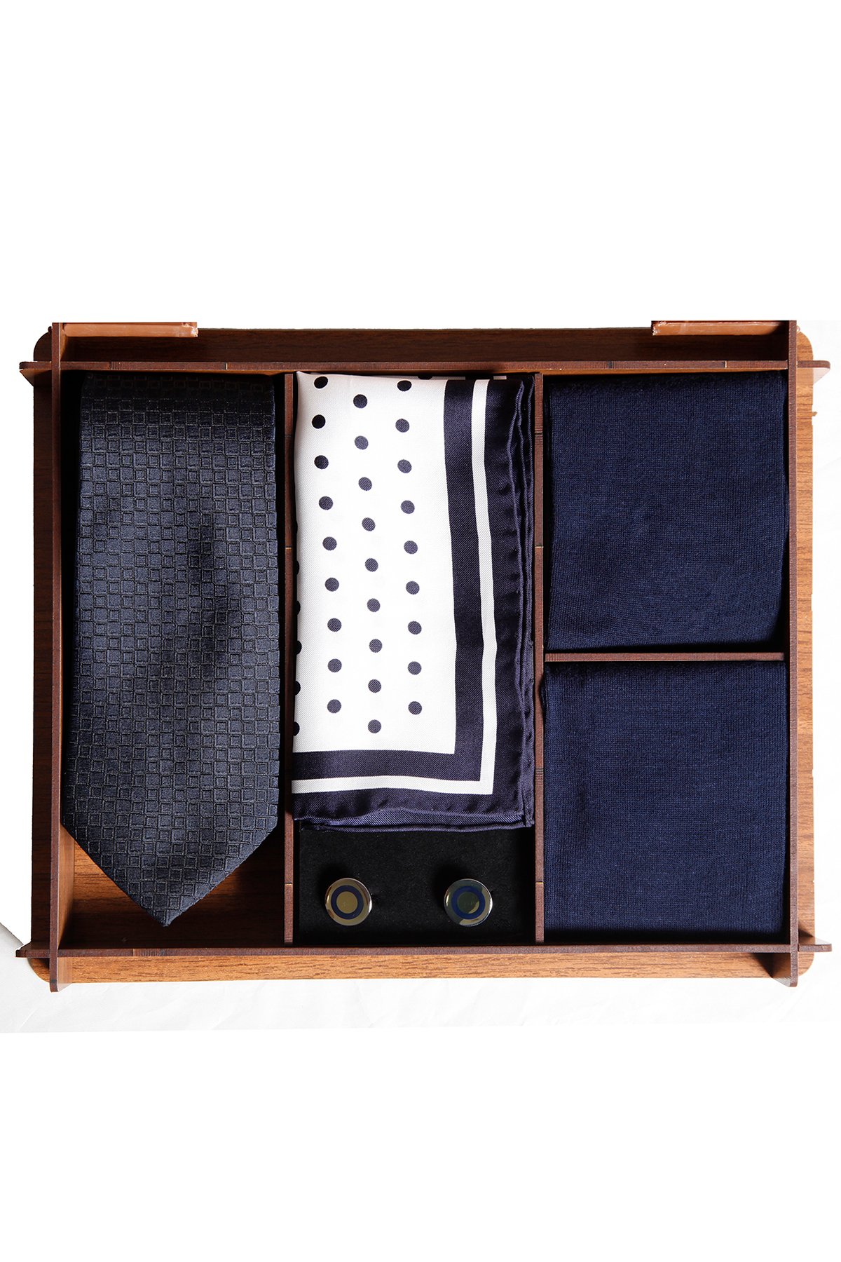 Ahşap kutuda desenli ipek kravatlı erkek hediye seti