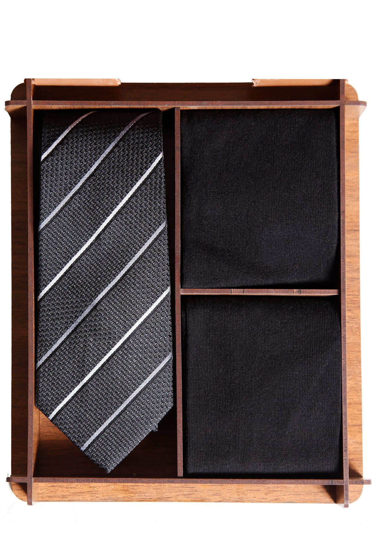 Ahşap kutuda klasik ipek kravat ve bambu çoraplı erkek hediye seti
