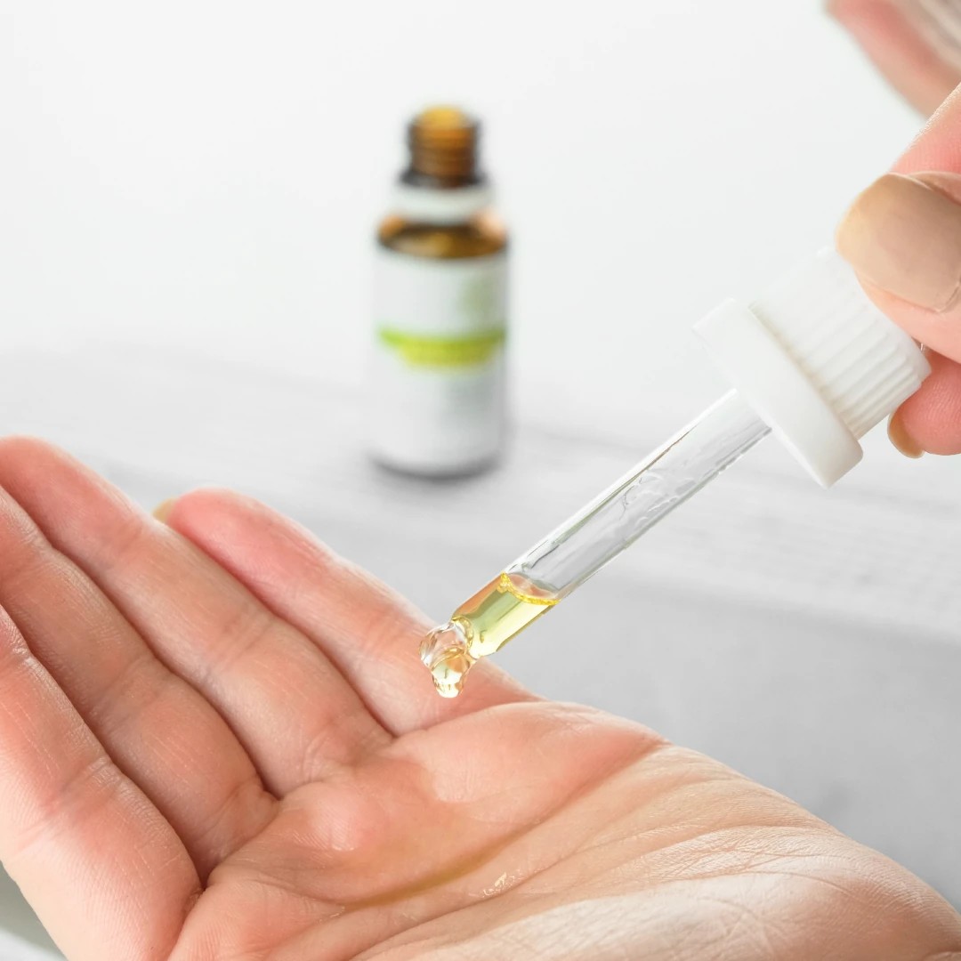 The Skin Co. %99,9 Doğal Yağ Karışımı Yoğun Nemlendirici & Aydınlatıcı Yüz Serumu 20 ml