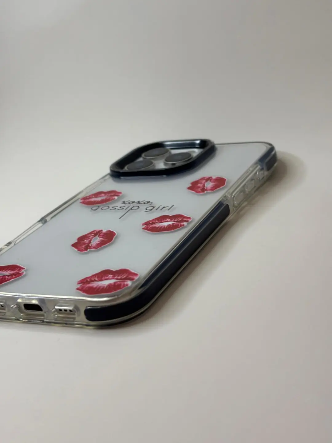 Minimalist şeffaf telefon kılıfı