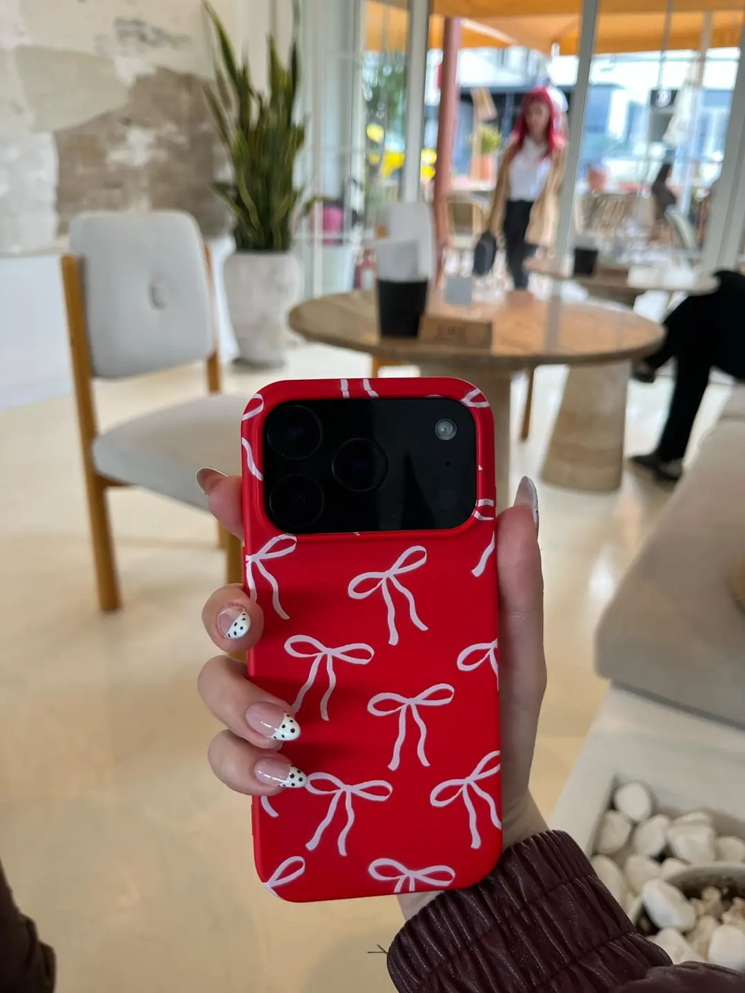 Pembe Kurdeleli iPhone 17 Pro Telefon Kılıfı