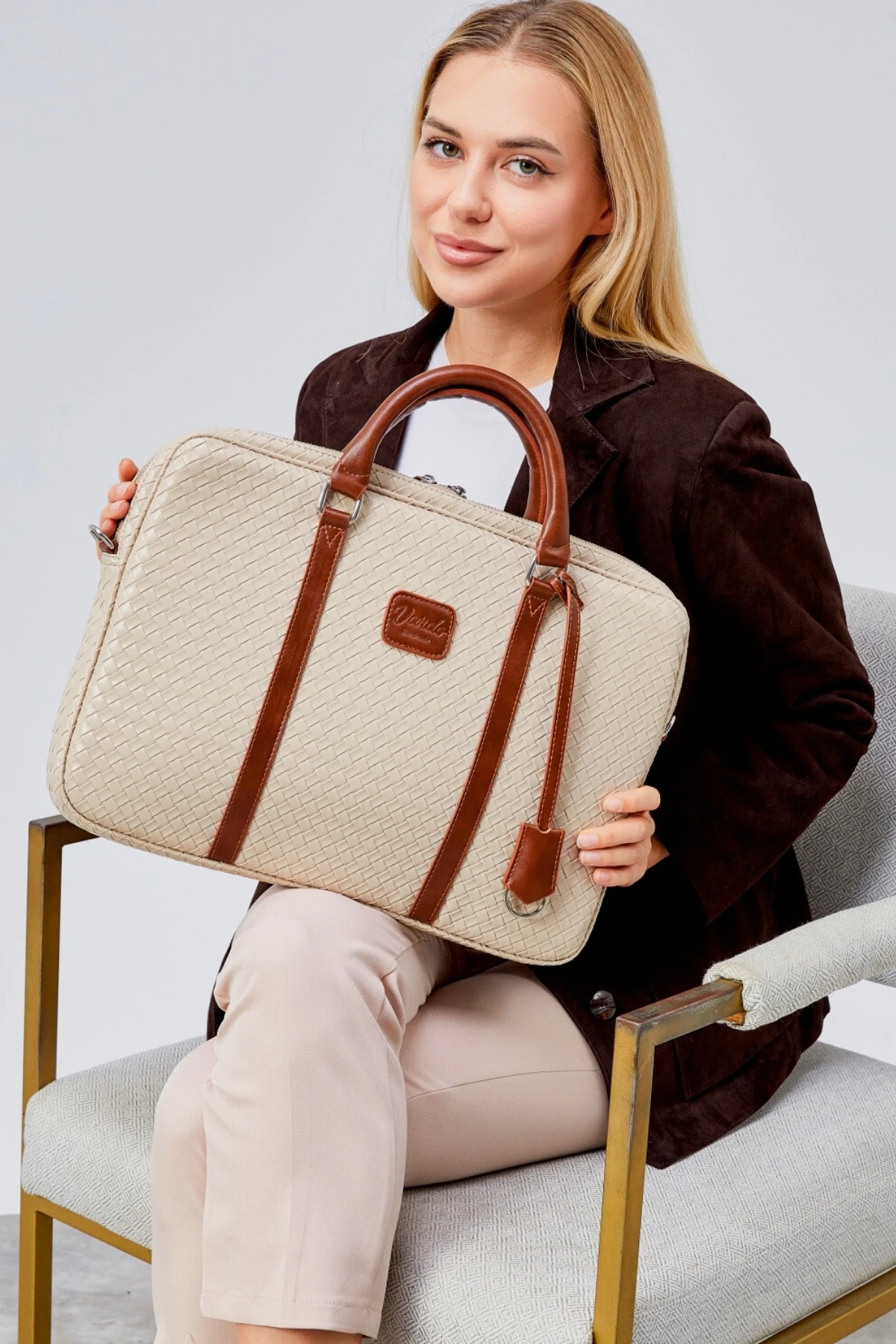 Birgit '' 15-16 Inç Darbeye Karşı Korumalı Laptop Ve Evrak Çantası - Bej Örgü Desen