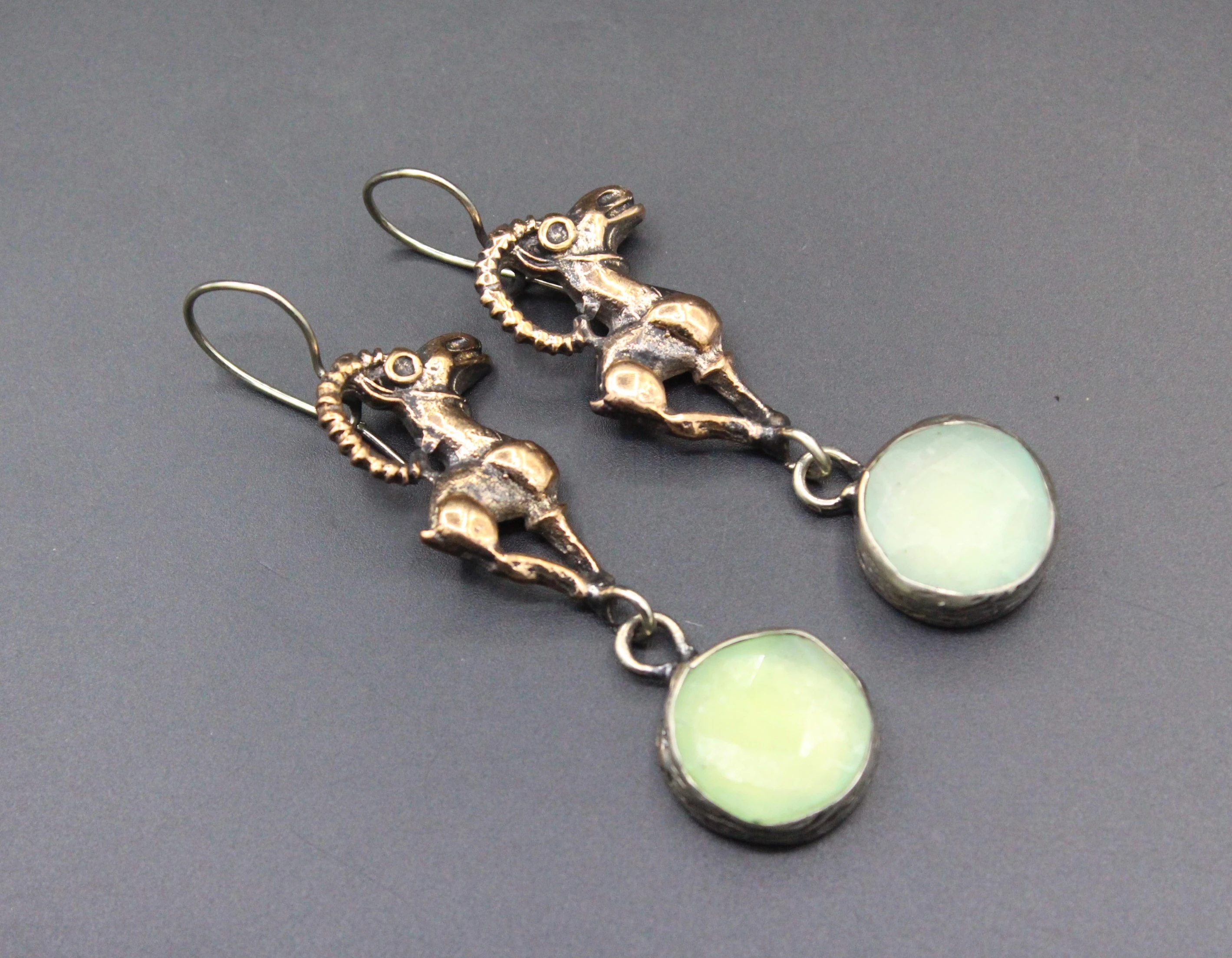 Bronze Küpe, Dağ Keçisi desenli Küpe, Zircon Taşlı Küpe, Boho Küpe, 