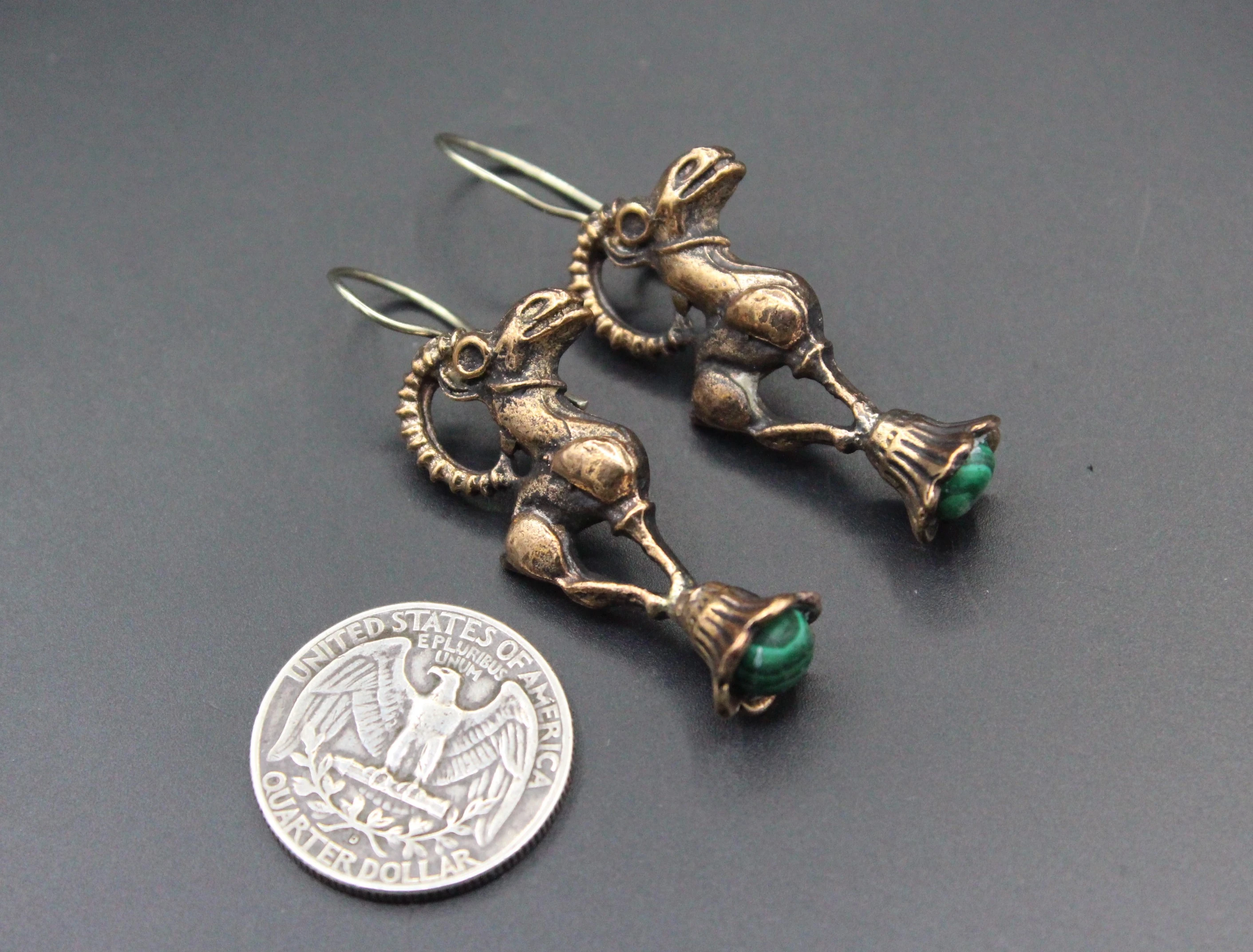 Bronze Küpe, Dağ Keçisi desenli Küpe, Malahit Taşlı Küpe, Boho Küpe, 