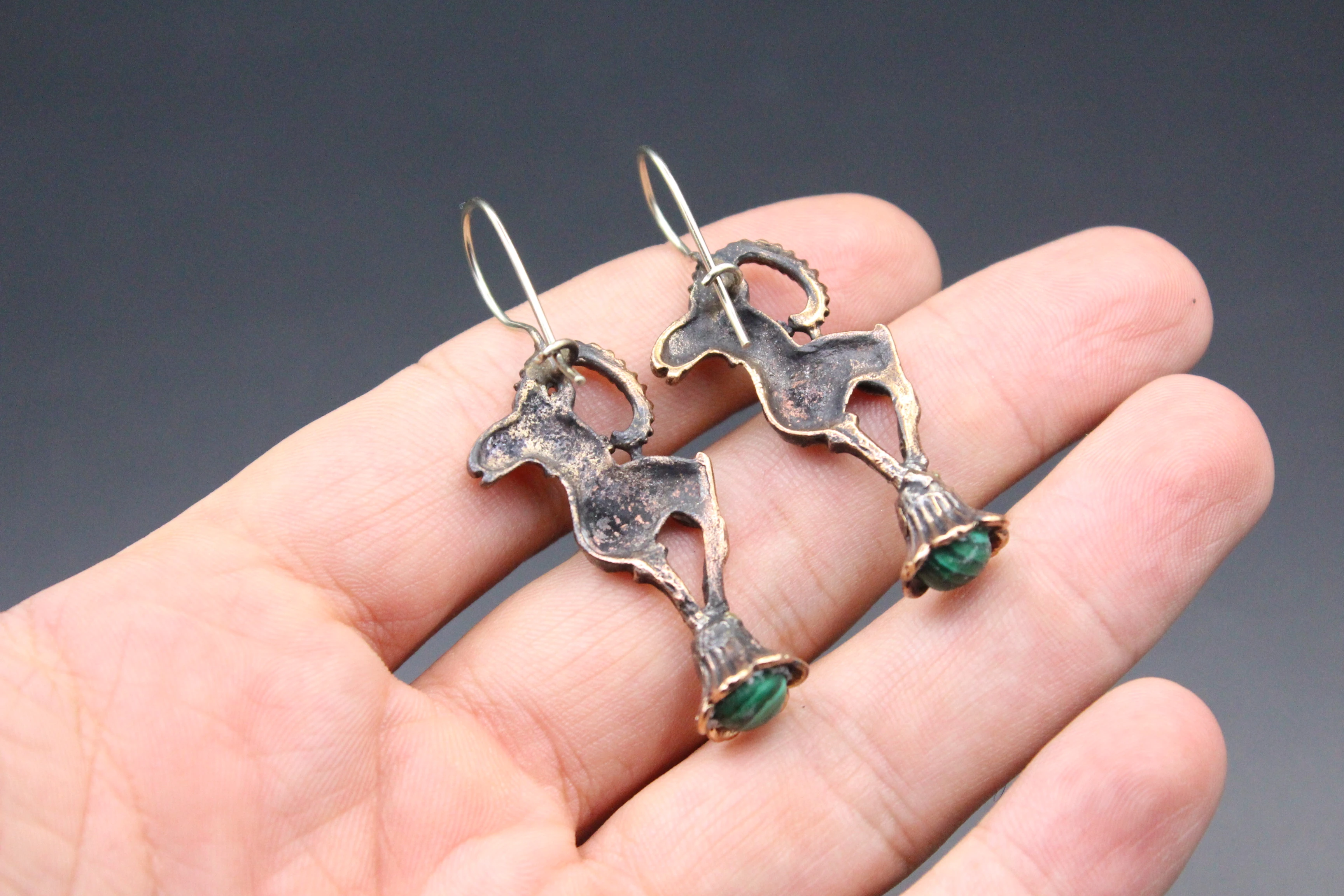 Bronze Küpe, Dağ Keçisi desenli Küpe, Malahit Taşlı Küpe, Boho Küpe, 