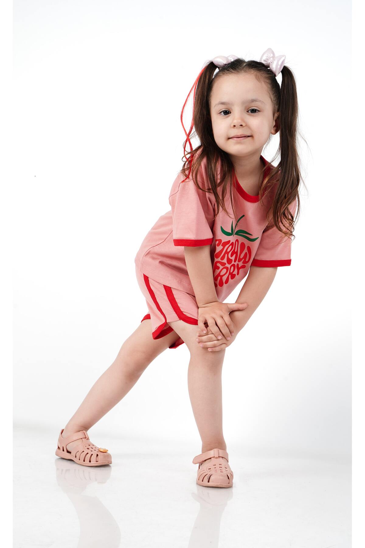 Kız Çocuk Penye 2'li Alt Üst Şort Tişört Biyeli Çilek Baskılı İkili Takım