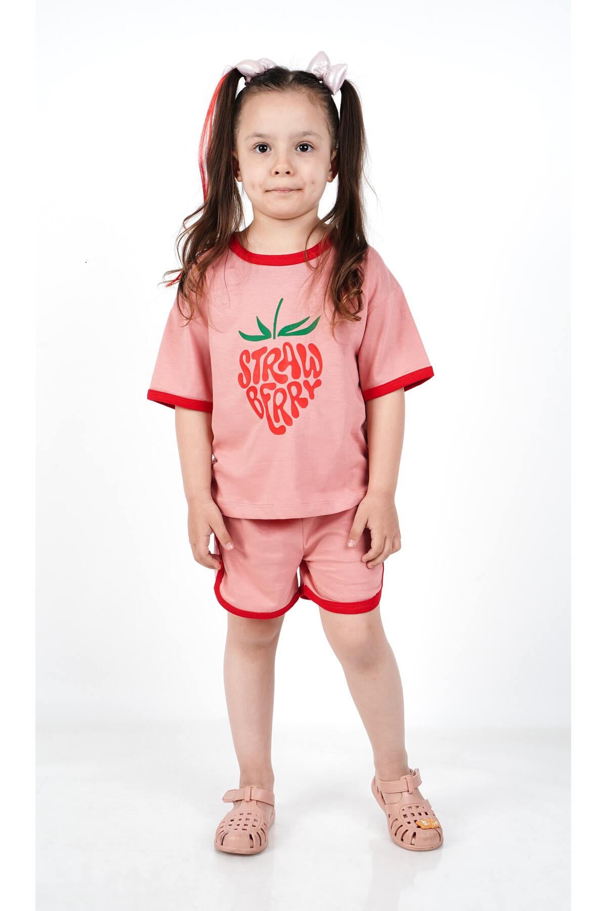 Kız Çocuk Penye 2'li Alt Üst Şort Tişört Biyeli Çilek Baskılı İkili Takım