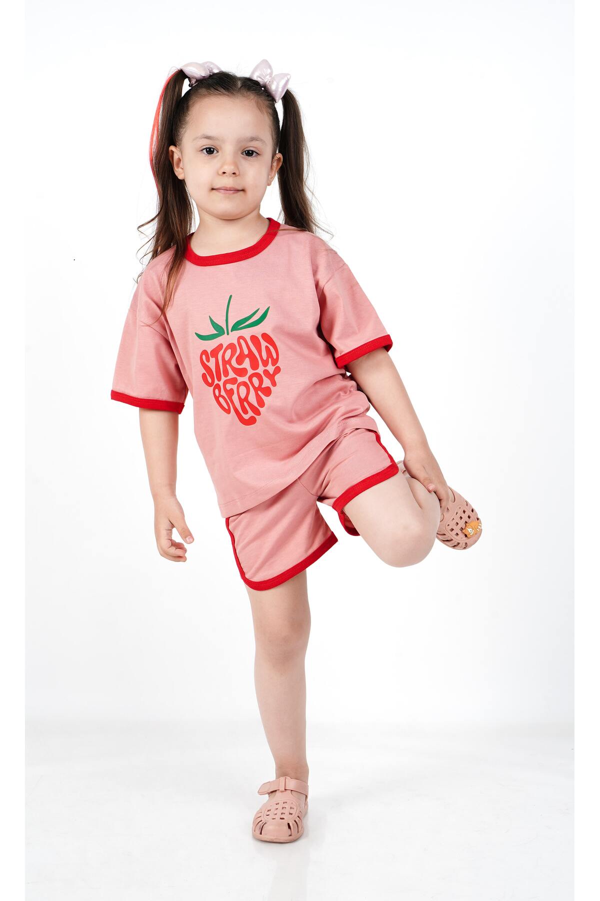 Kız Çocuk Penye 2'li Alt Üst Şort Tişört Biyeli Çilek Baskılı İkili Takım