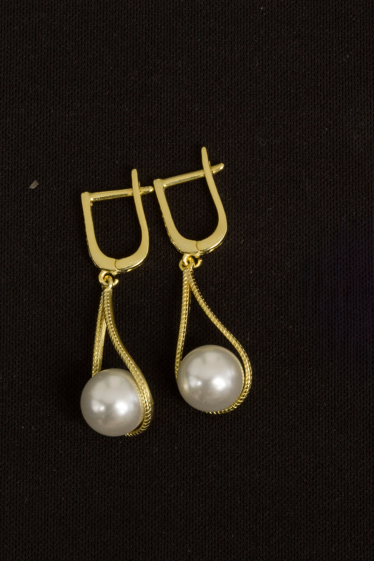 925 Ayar Gümüş Zarif İnci Sallantılı J Küpe - 10 mm Gold Kaplamalı Küpe