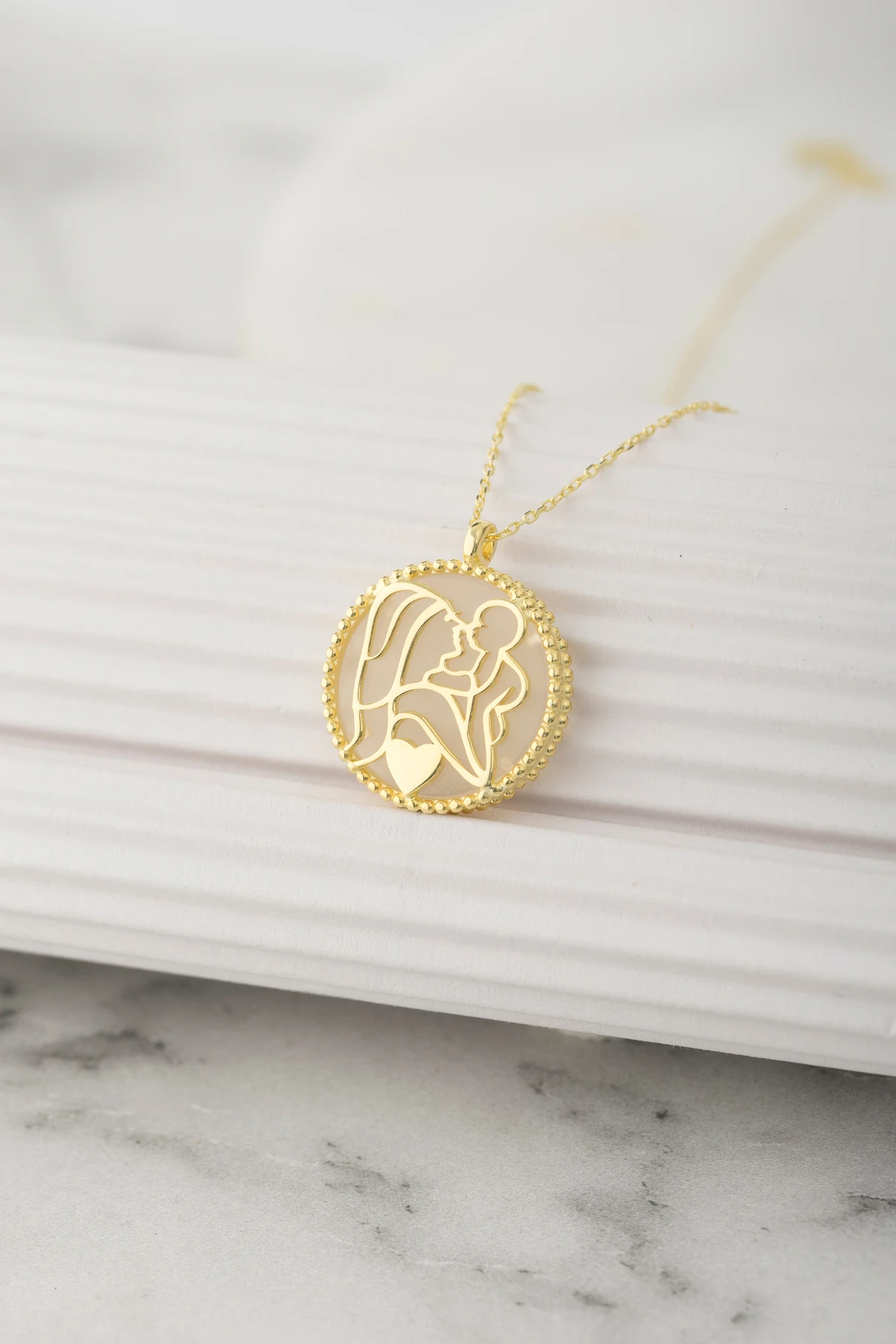 Anne Bebek Fosfor Taşlı Gold 925 Ayar Gümüş Kolye (KARANLIKTA PARLAYAN ÜRÜN)