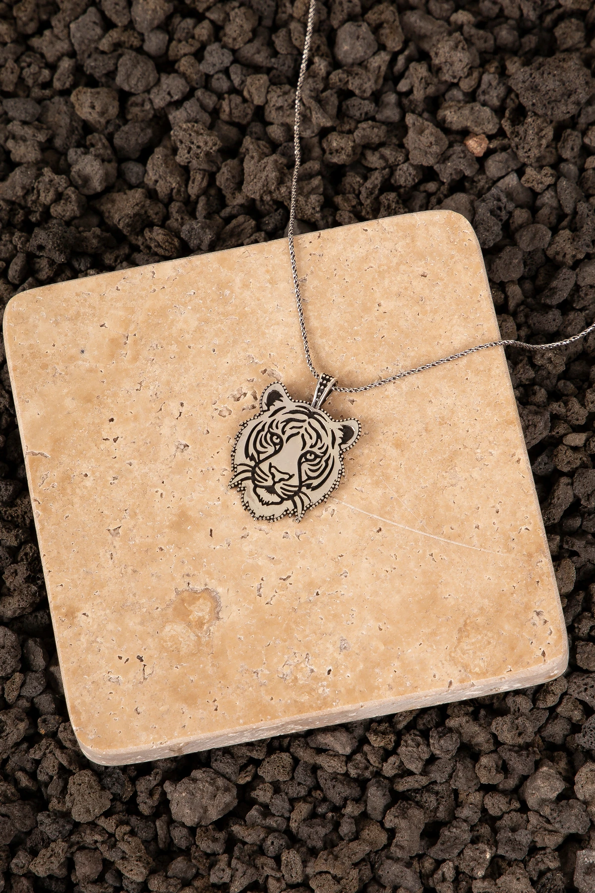 GÜMÜŞ KAPLAN FİGÜRLÜ ERKEK KOLYE