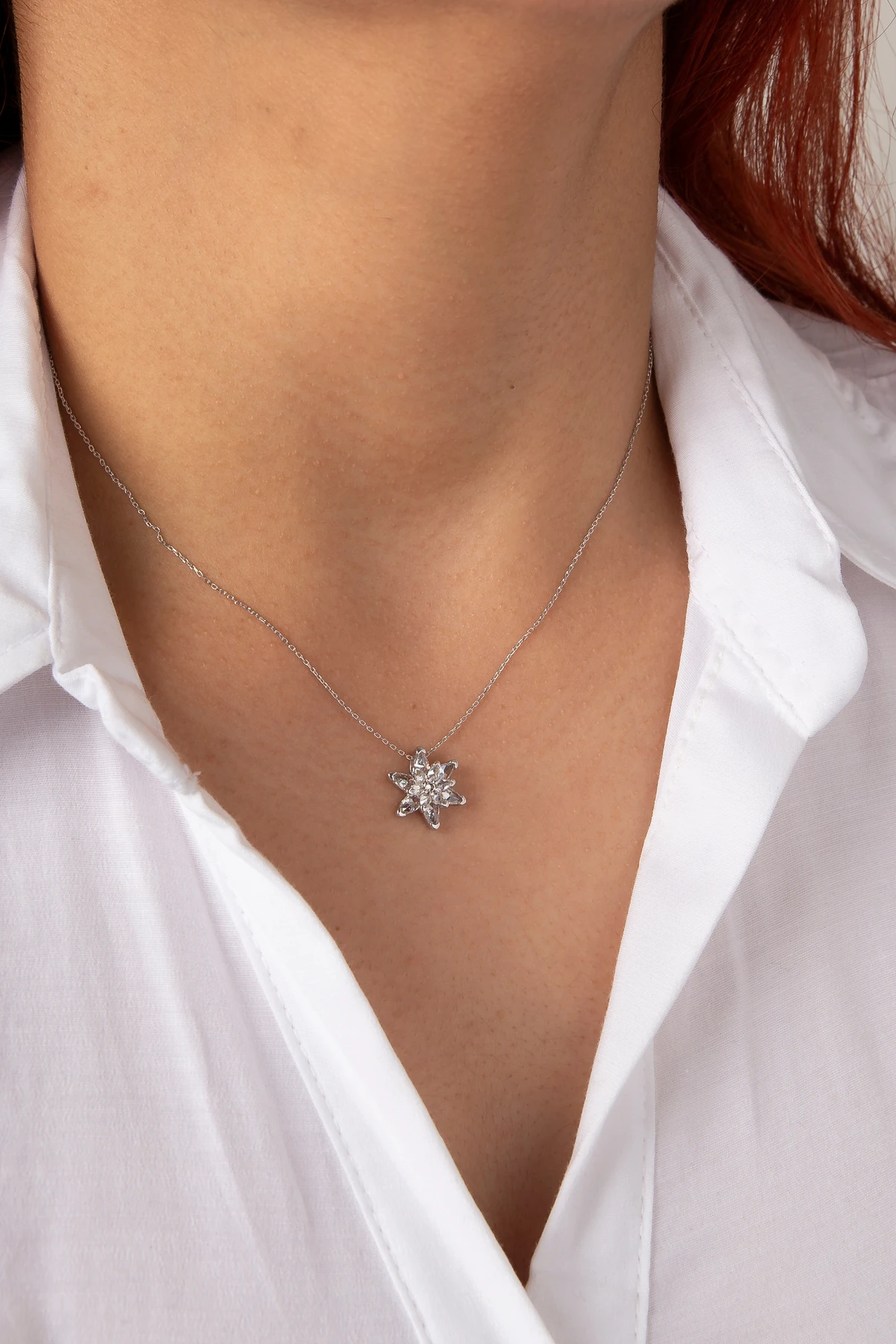 Gümüş Beyaz Taşlı Minimal Rodaj Lotus Çiçeği Kolye