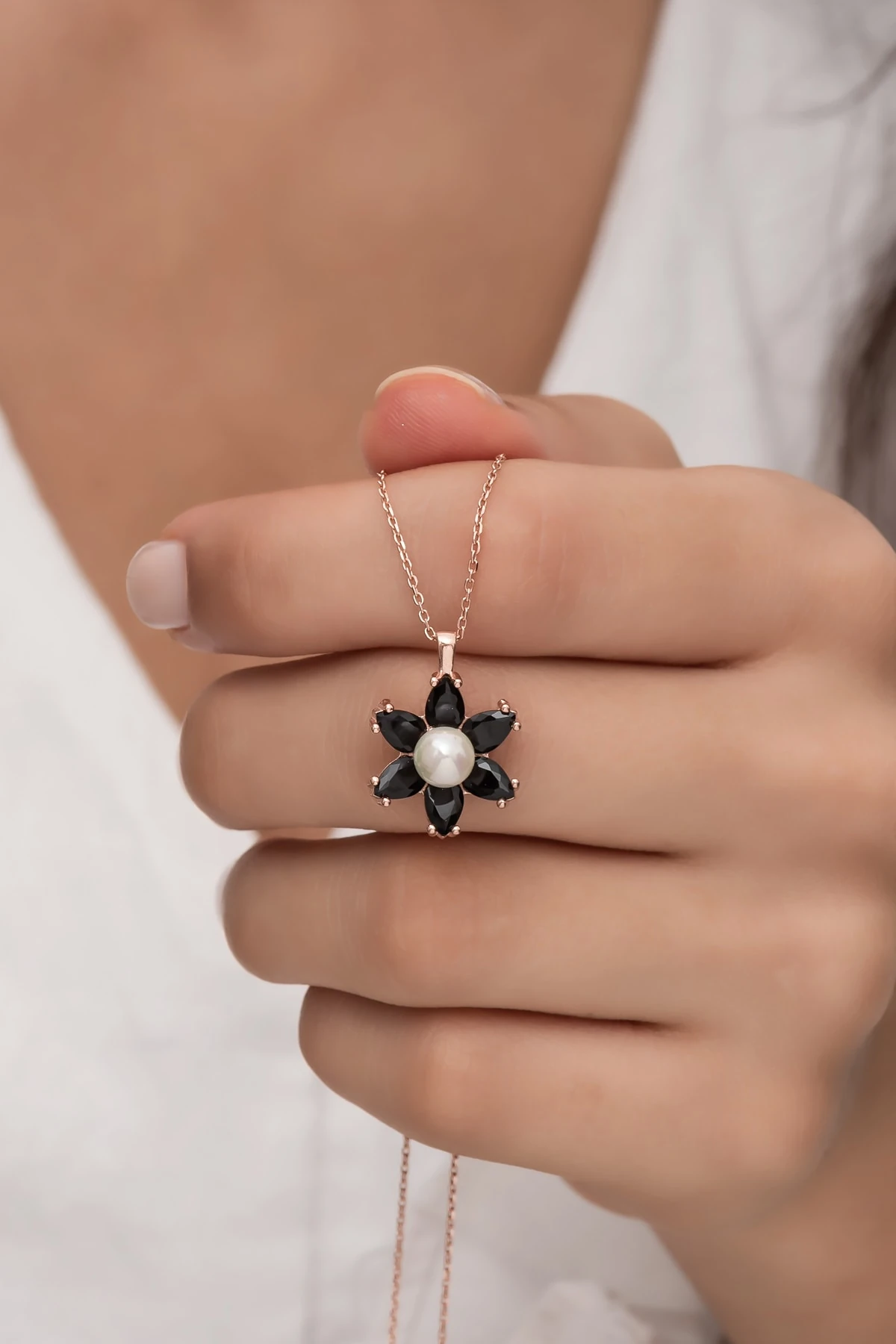 Incili Lotus Siyah Taşlı Rose Kolye-925 Ayar Gümüş