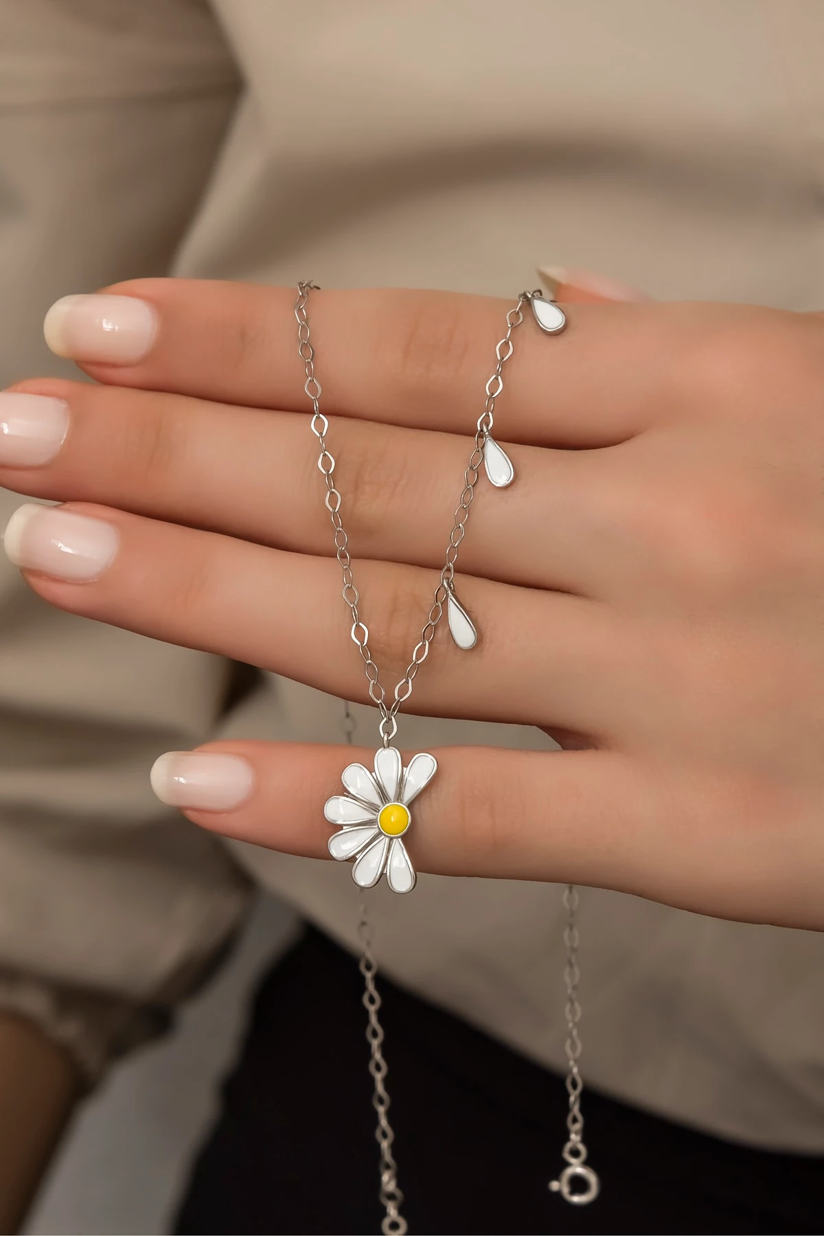 Papatya Seviyor Sevmiyor Mineli Rodaj Kolye-925 Ayar Gümüş