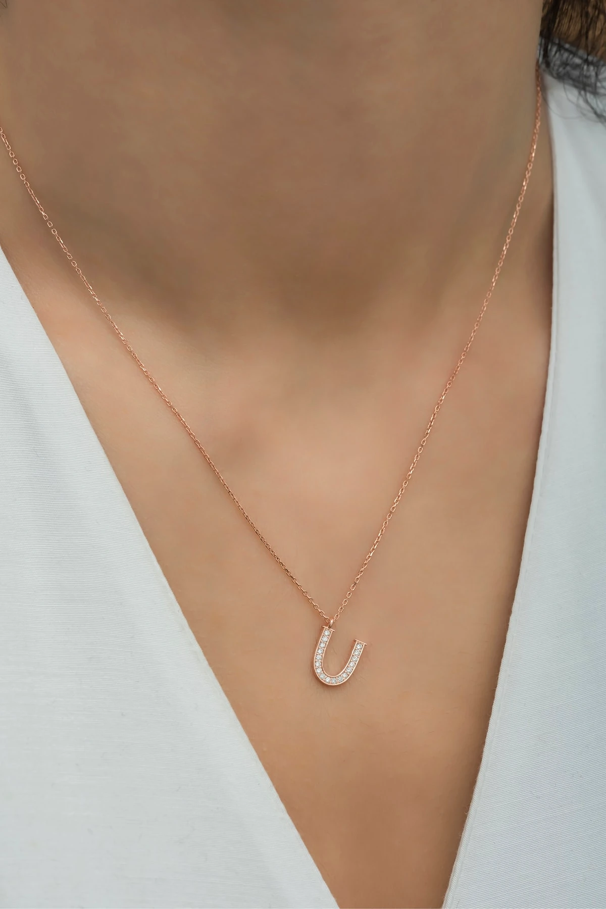 Gümüş Zirkon Taşlı U Harfi Kolye