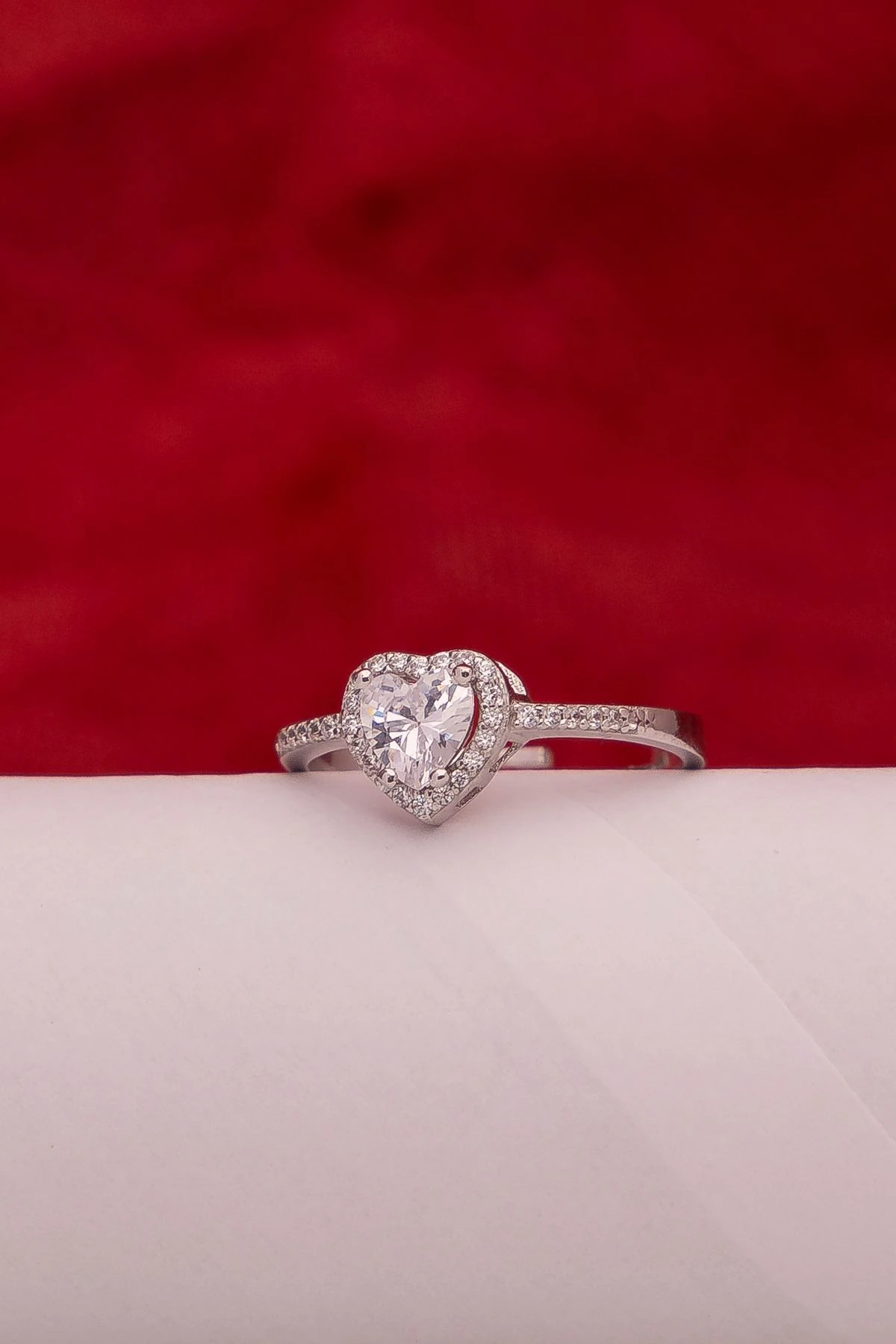 Gümüş Beyaz Taşlı Pırlanta Montür Rodaj Kalp Yüzük