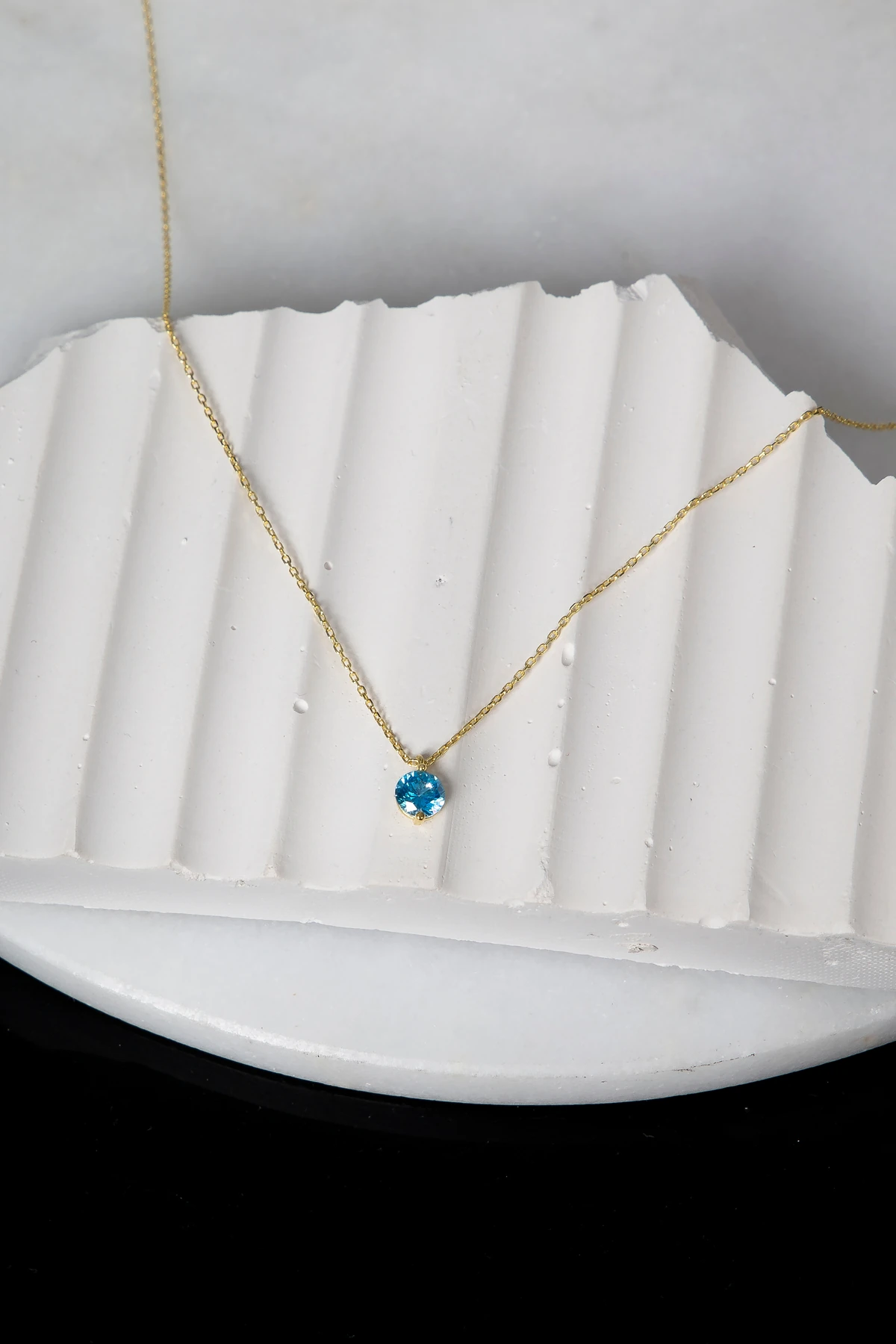 Gümüş Minimal Akuamarin Taşlı Gold Tek Taş Kolye