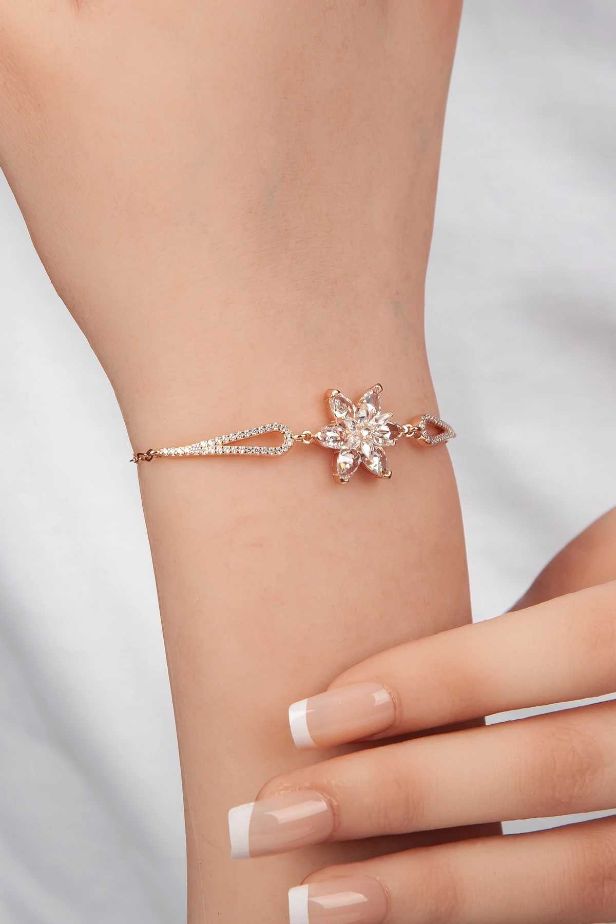 Beyaz Taşlı Rose Lotus Çiçeği Bileklik-925 Ayar Gümüş