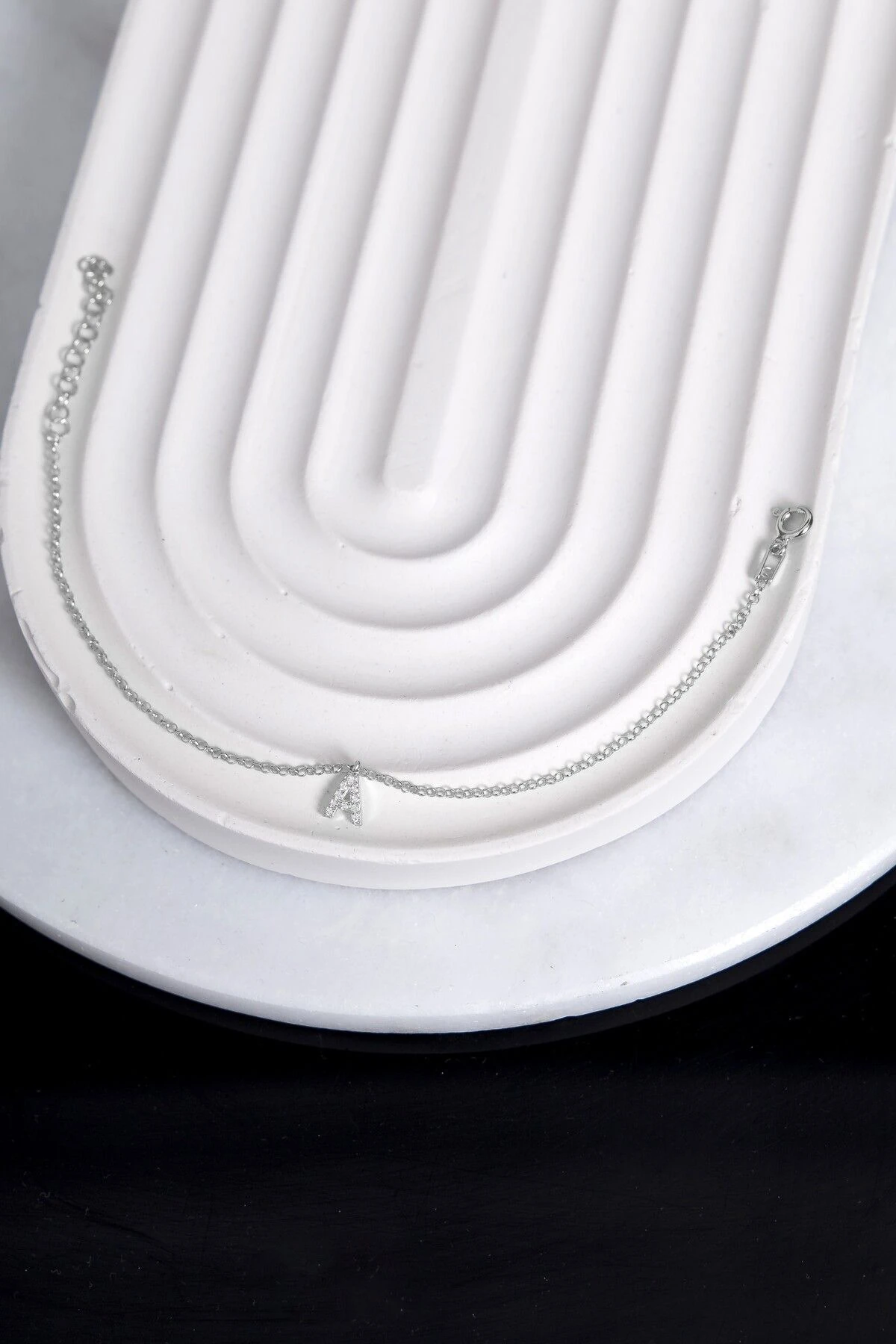 Gümüş Minimal Harf Kadın Bileklik