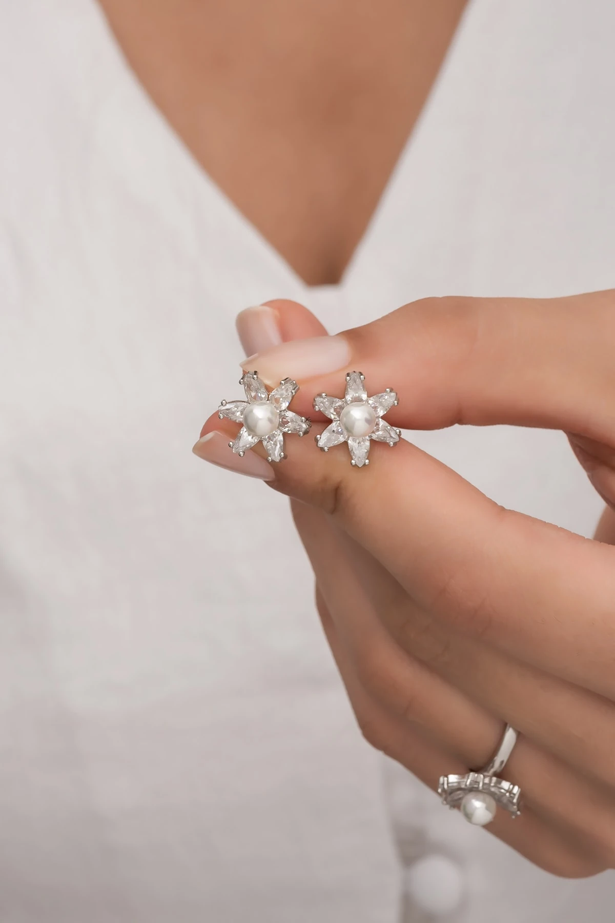 Incili Lotus Beyaz Taşlı Rodaj Küpe-925 Ayar Gümüş