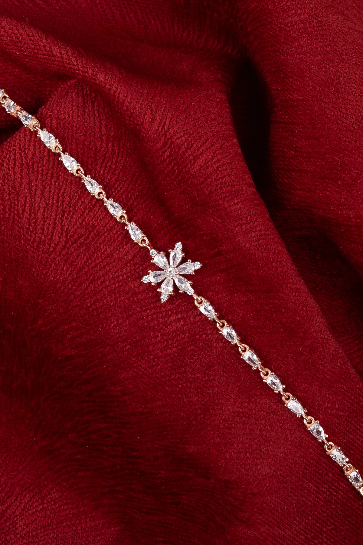 GÜMÜŞ BEYAZ TAŞLI YILDIZ ÇİÇEĞİ ROSE BİLEKLİK