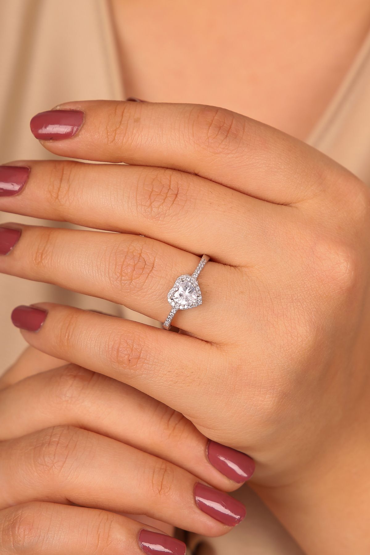 Gümüş Beyaz Taşlı Pırlanta Montür Rodaj Kalp Yüzük