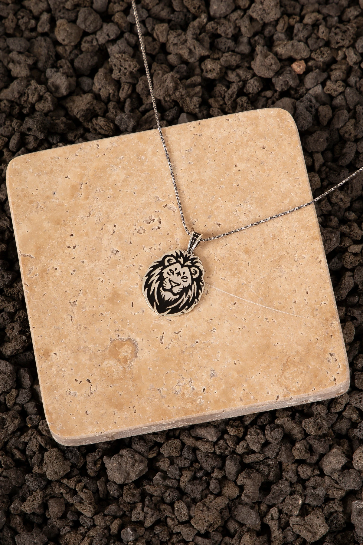 GÜMÜŞ ASLAN FİGÜRLÜ ERKEK KOLYE