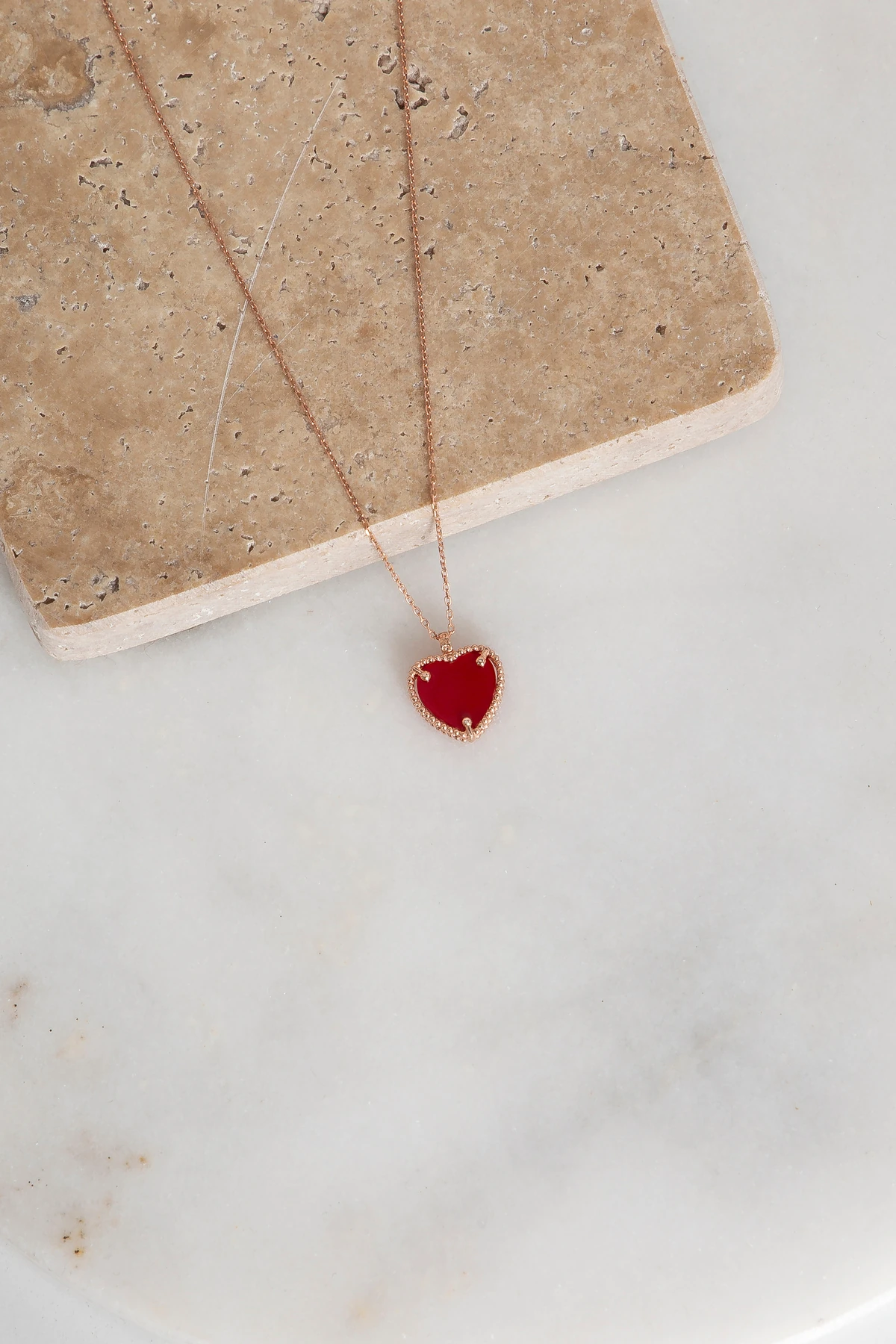 GÜMÜŞ KALPLİ AŞK KOLYE KIRMIZI TAŞLI ROSE