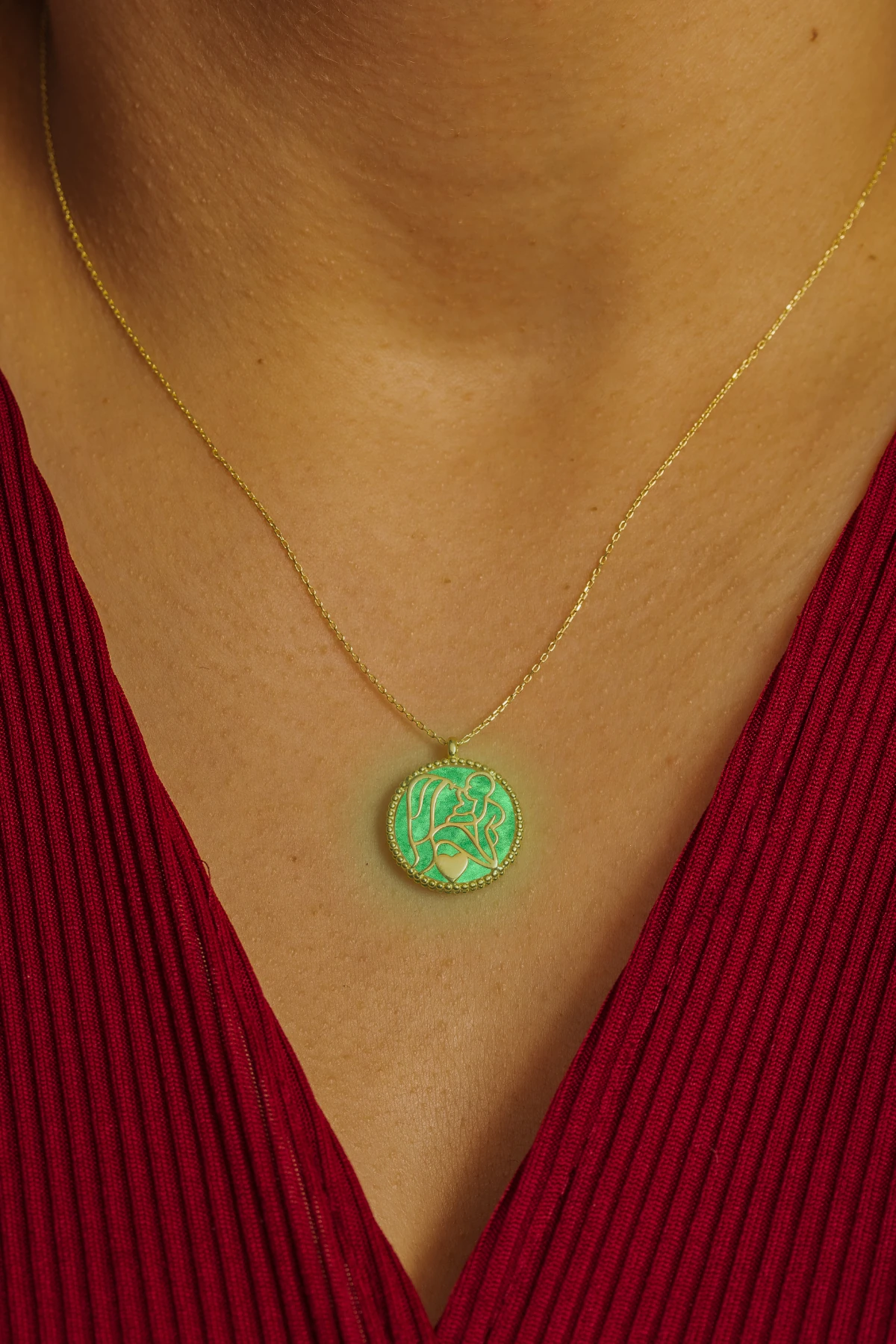 Anne Bebek Fosfor Taşlı Gold 925 Ayar Gümüş Kolye (KARANLIKTA PARLAYAN ÜRÜN)