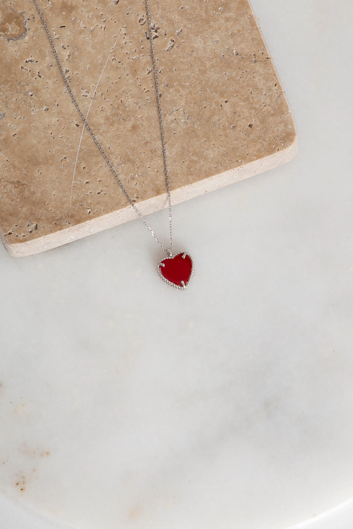 GÜMÜŞ KALPLİ AŞK KOLYE KIRMIZI TAŞLI RODAJ