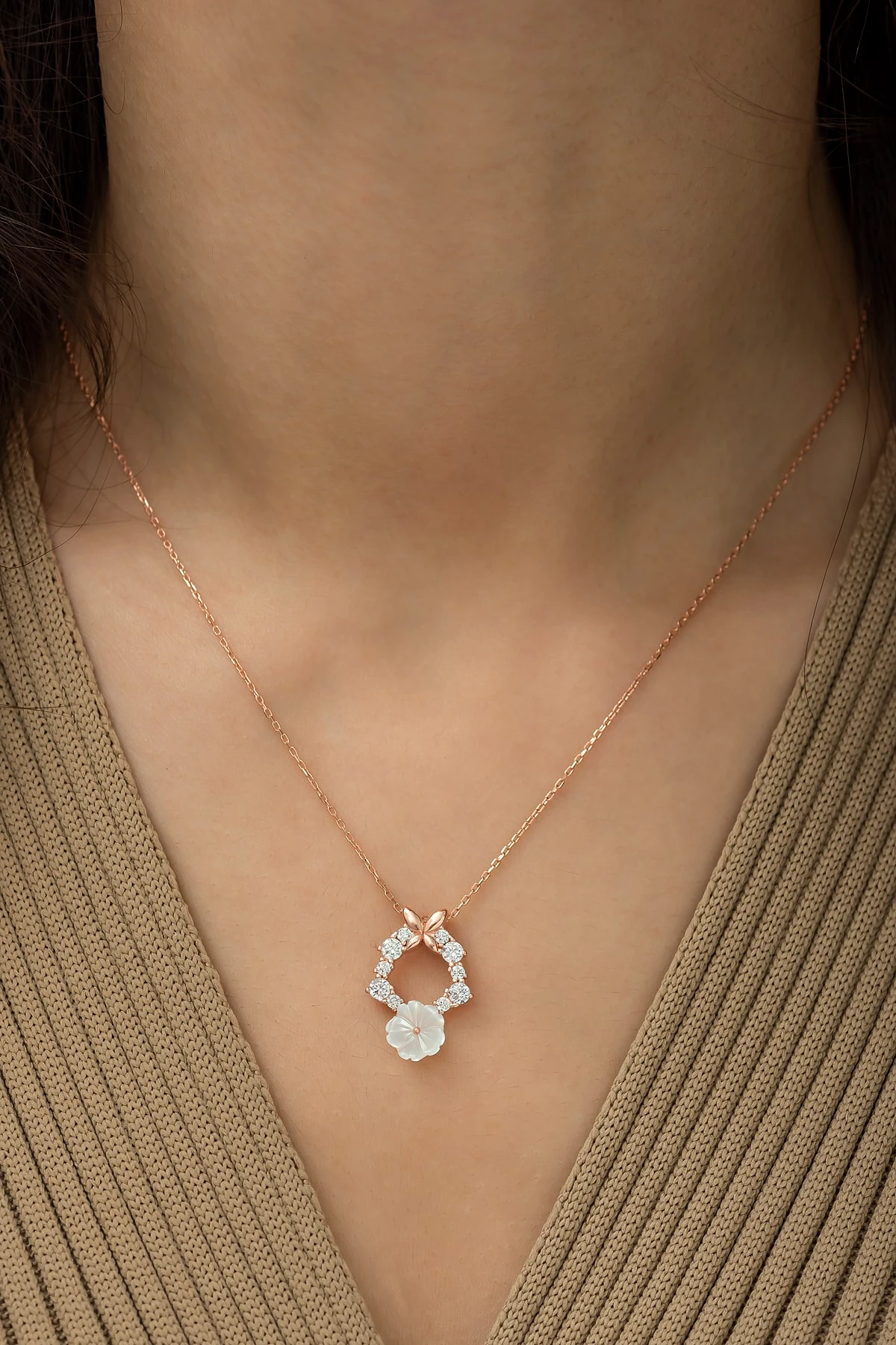 Sedefli Manolya Çiçeği Kolye-925 Ayar Gümüş