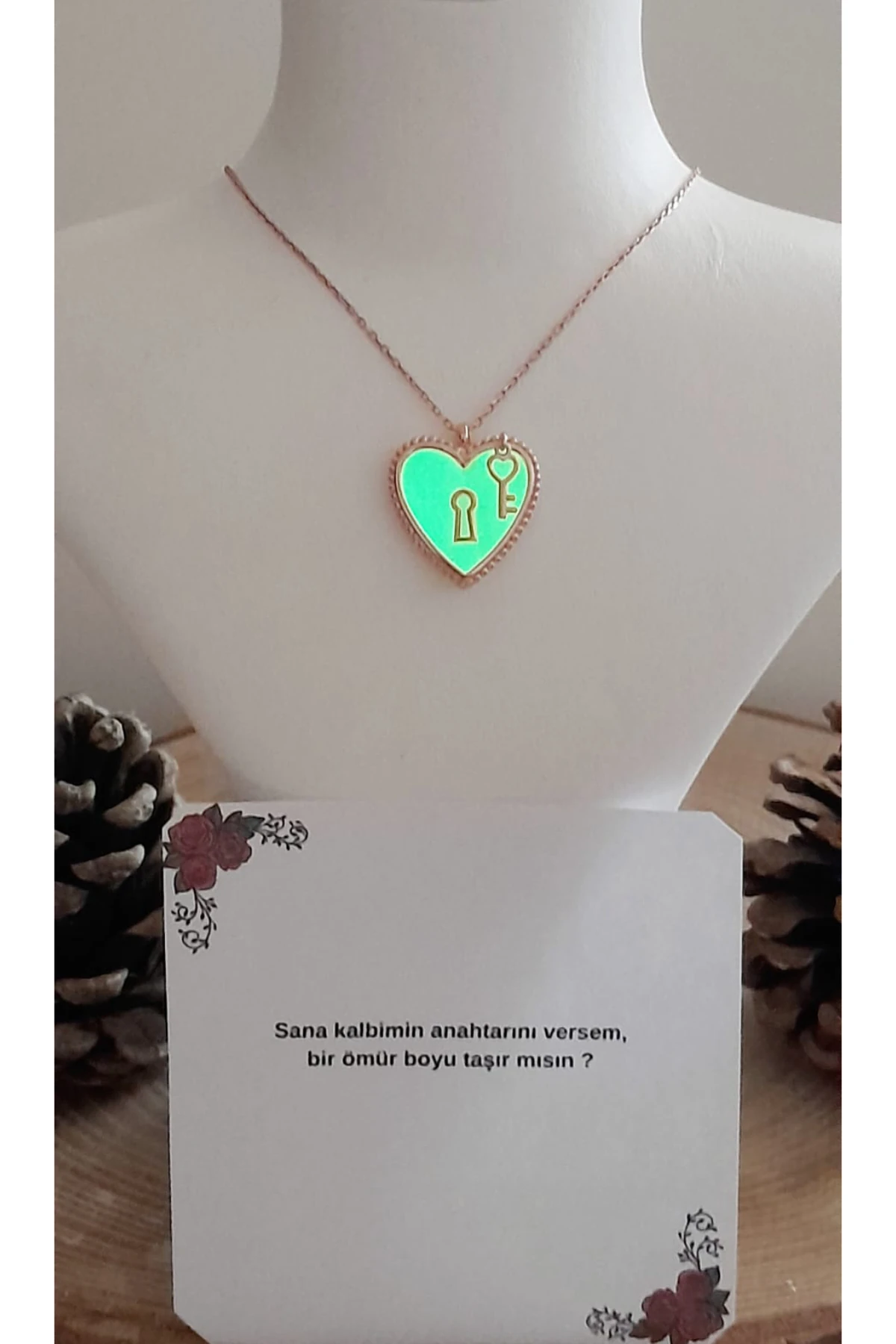 Gümüş Kalp Kolye Ve Anahtarı Gece Parlayan Rose | Hediyelik Notlu Ürün