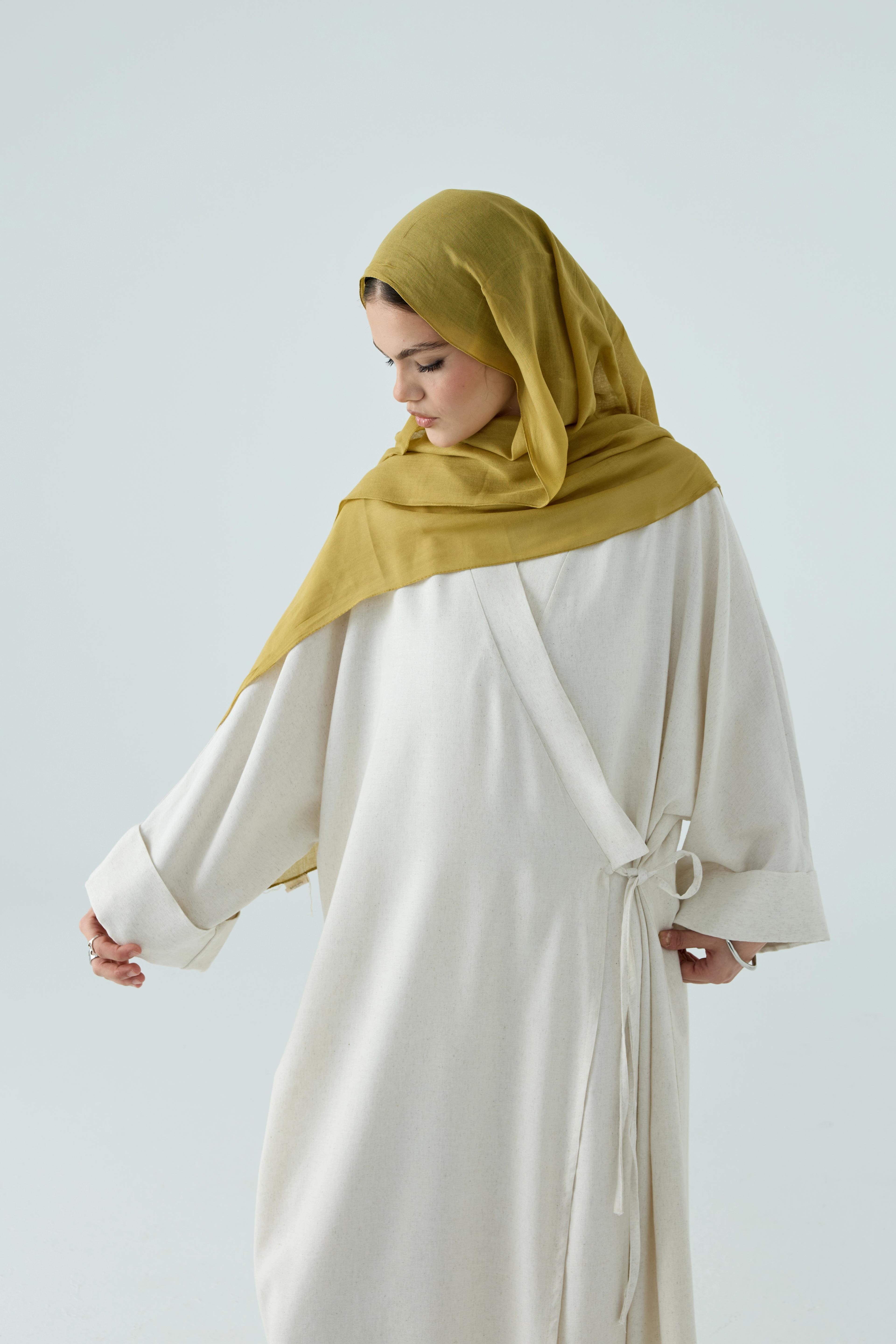 Krem Kruvaze Bağcıklı Abaya
