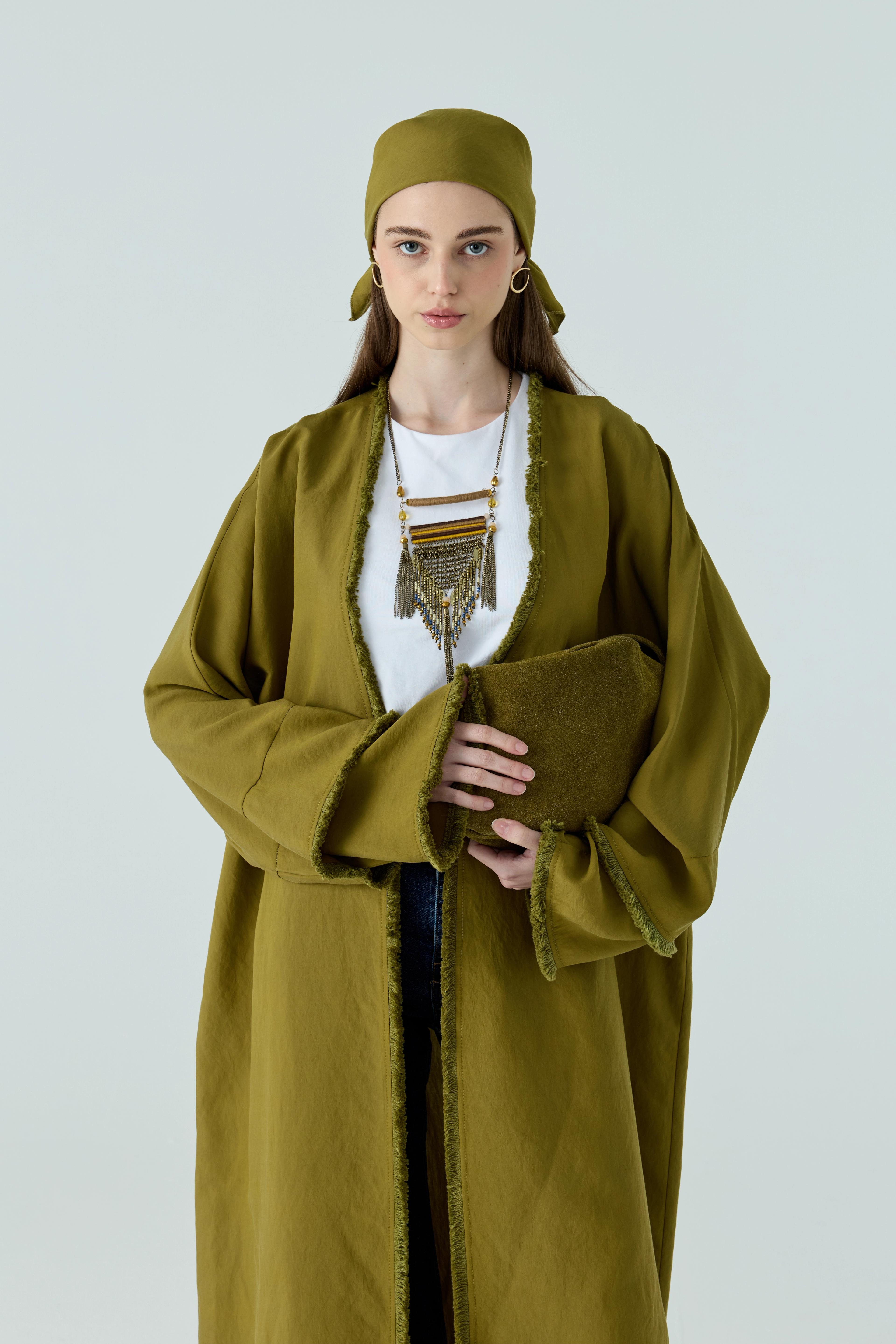 Yağ Yeşili Katmanlı Püskül Abaya