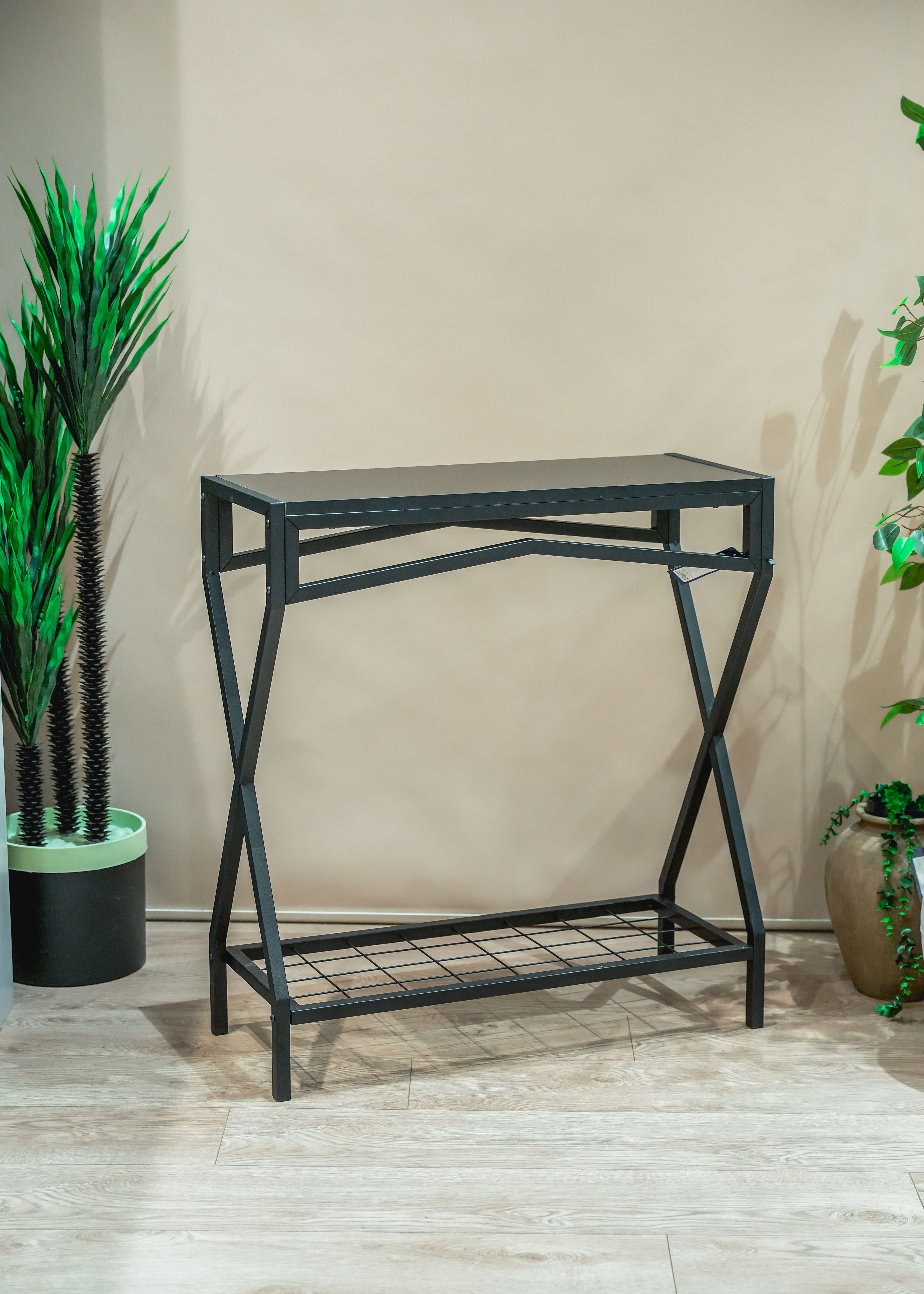 Ahşap Raflı Metal Dresuar – Salon ve Hol İçin Çok Amaçlı Dekoratif Raf