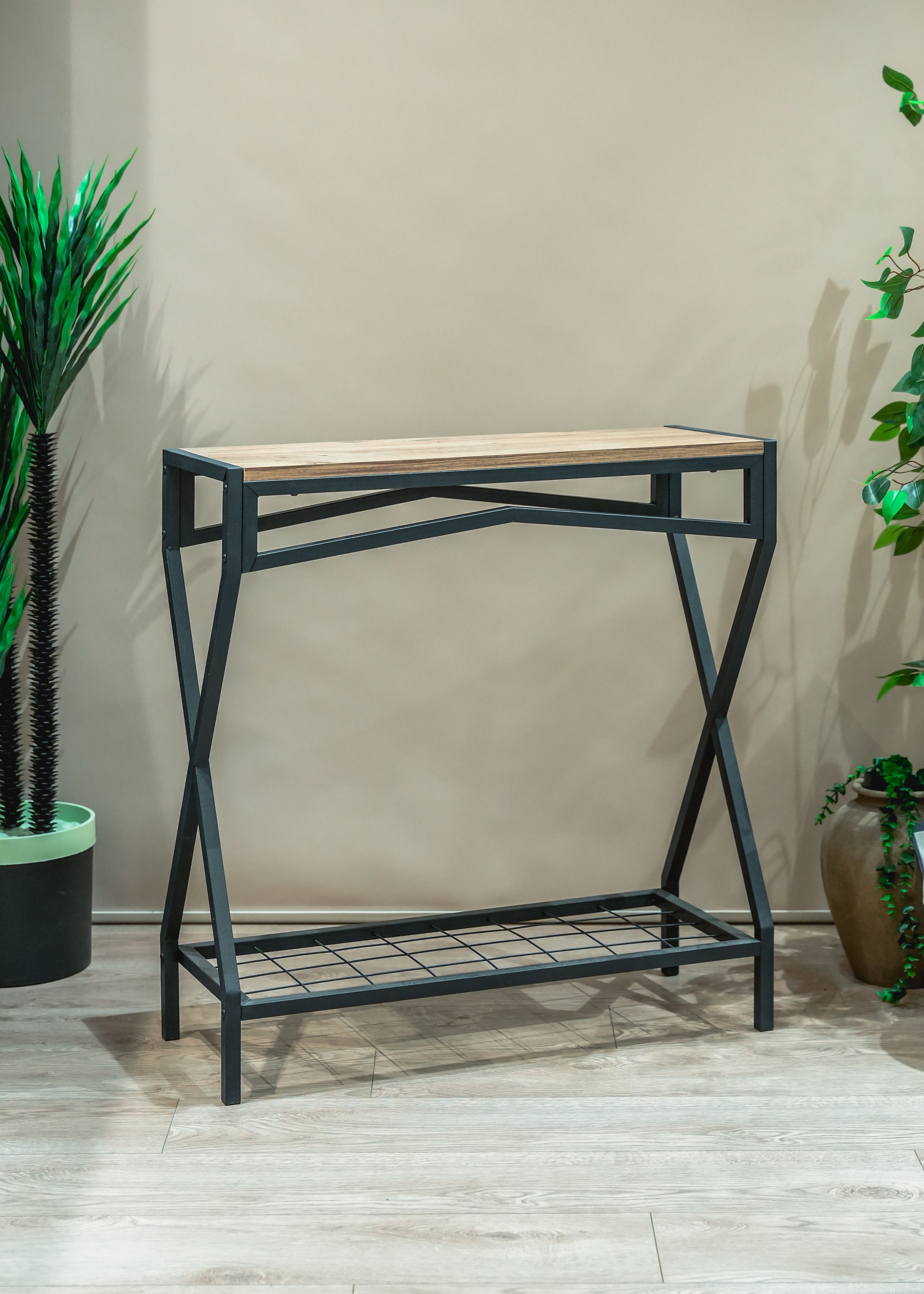 Ahşap Raflı Metal Dresuar – Salon ve Hol İçin Çok Amaçlı Dekoratif Raf