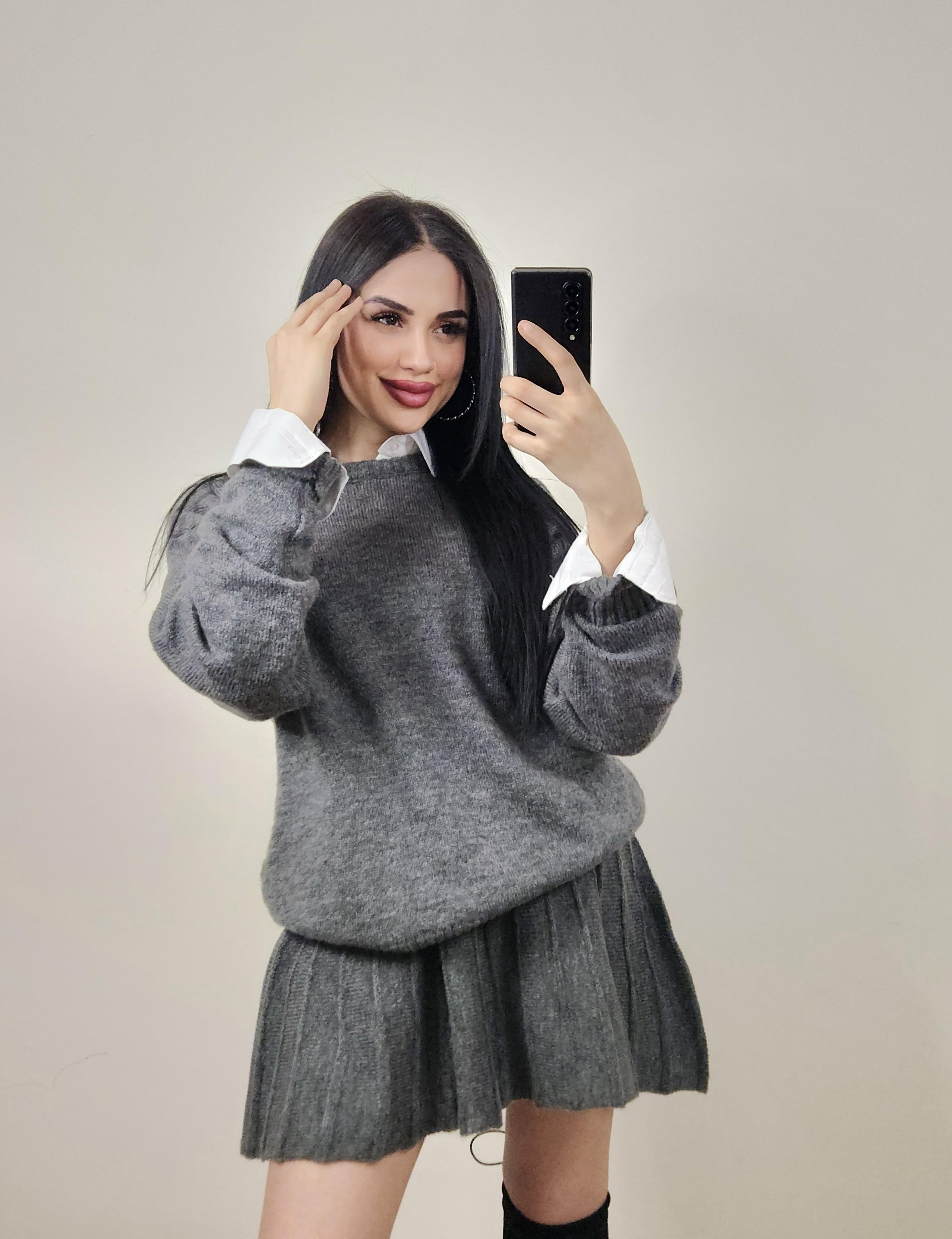 Gri Etekli Takım