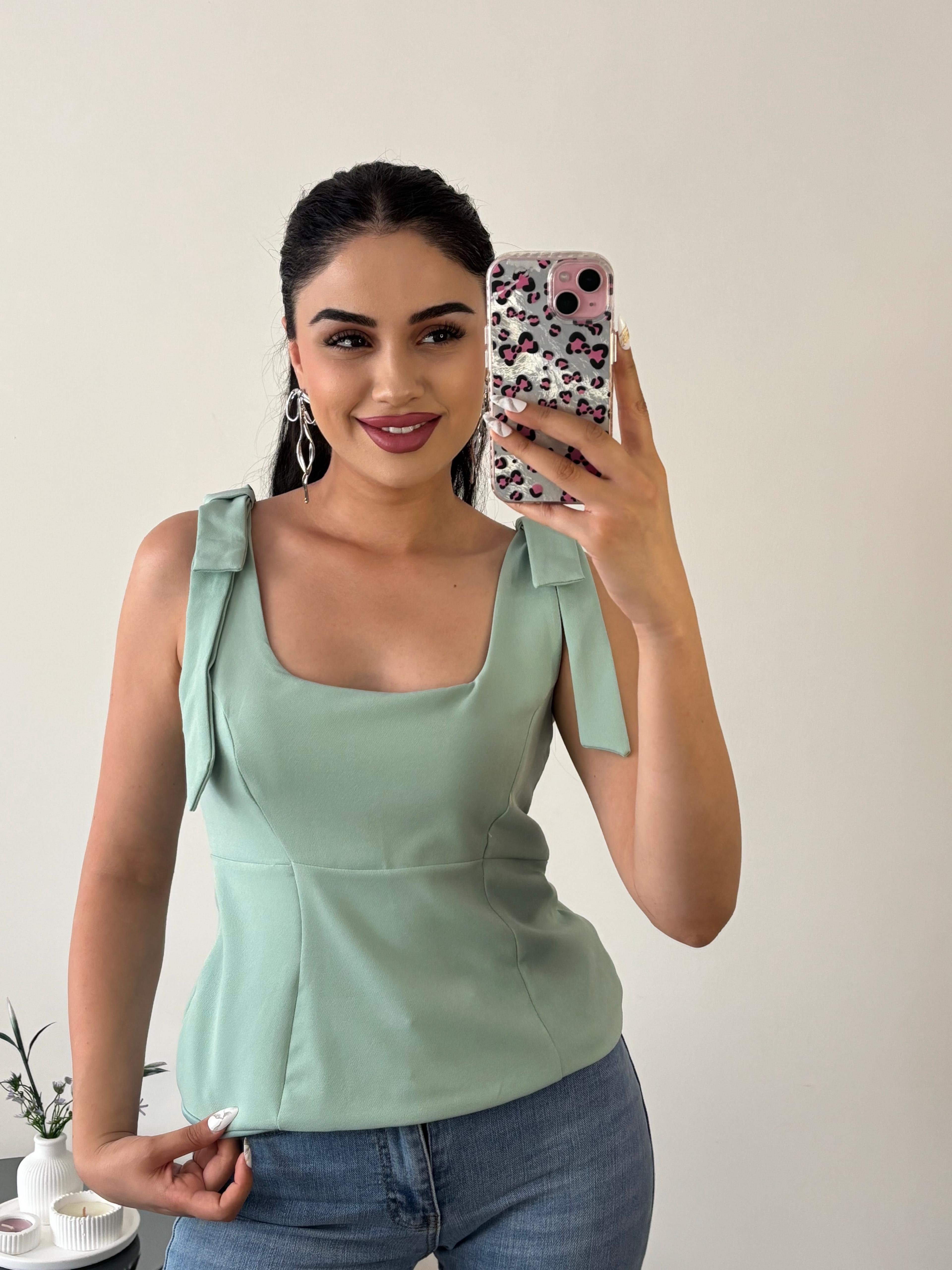 Omuz Detaylı Yeşil Bluz 