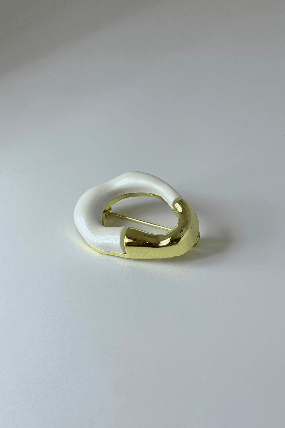 Metal Asimetrik Oval Form İğneli Broş