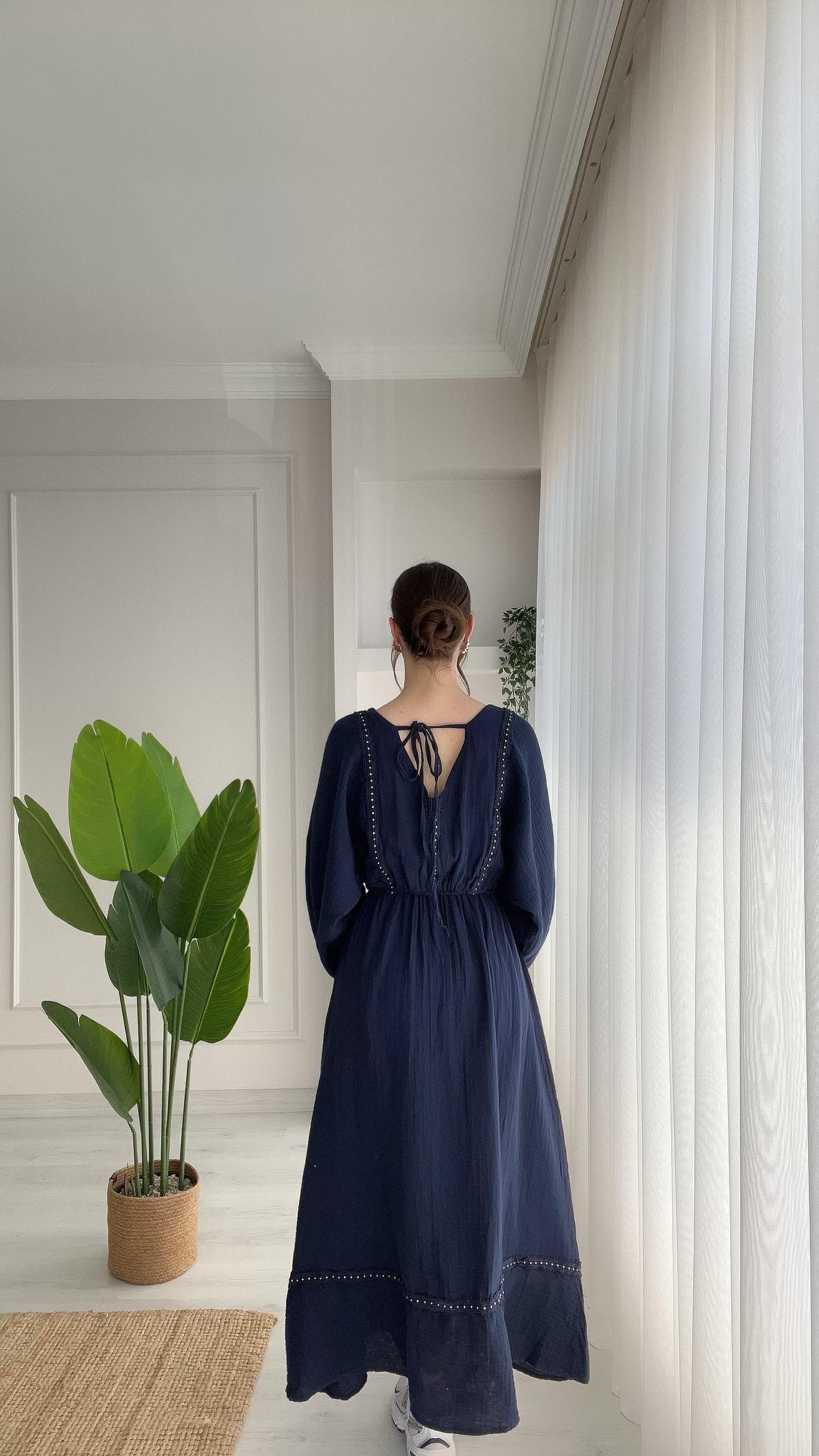 BONCUK DETAYLI ELBİSE
